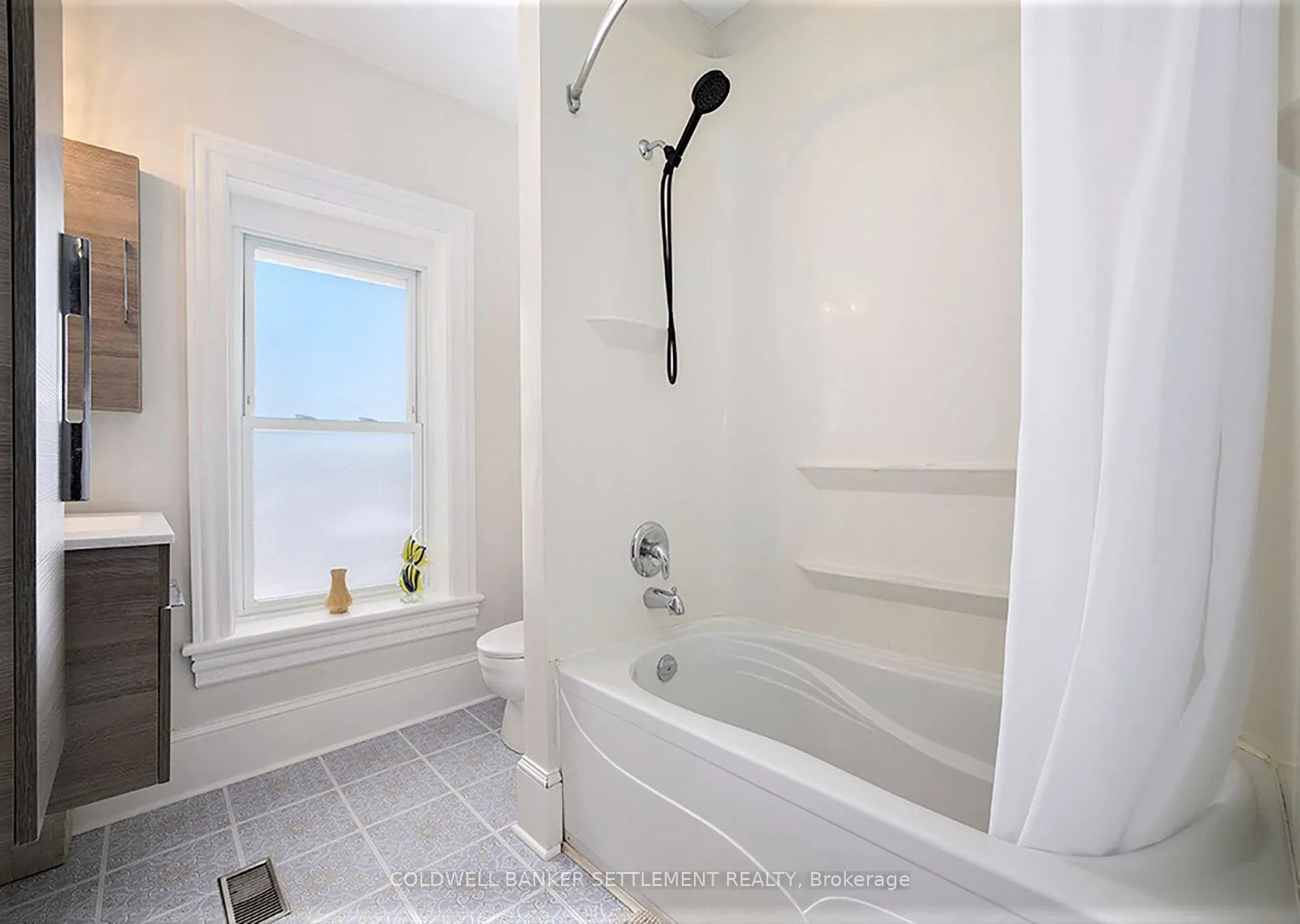 Photo 23 of 50 Abel Street, Smiths Falls — HOMEH