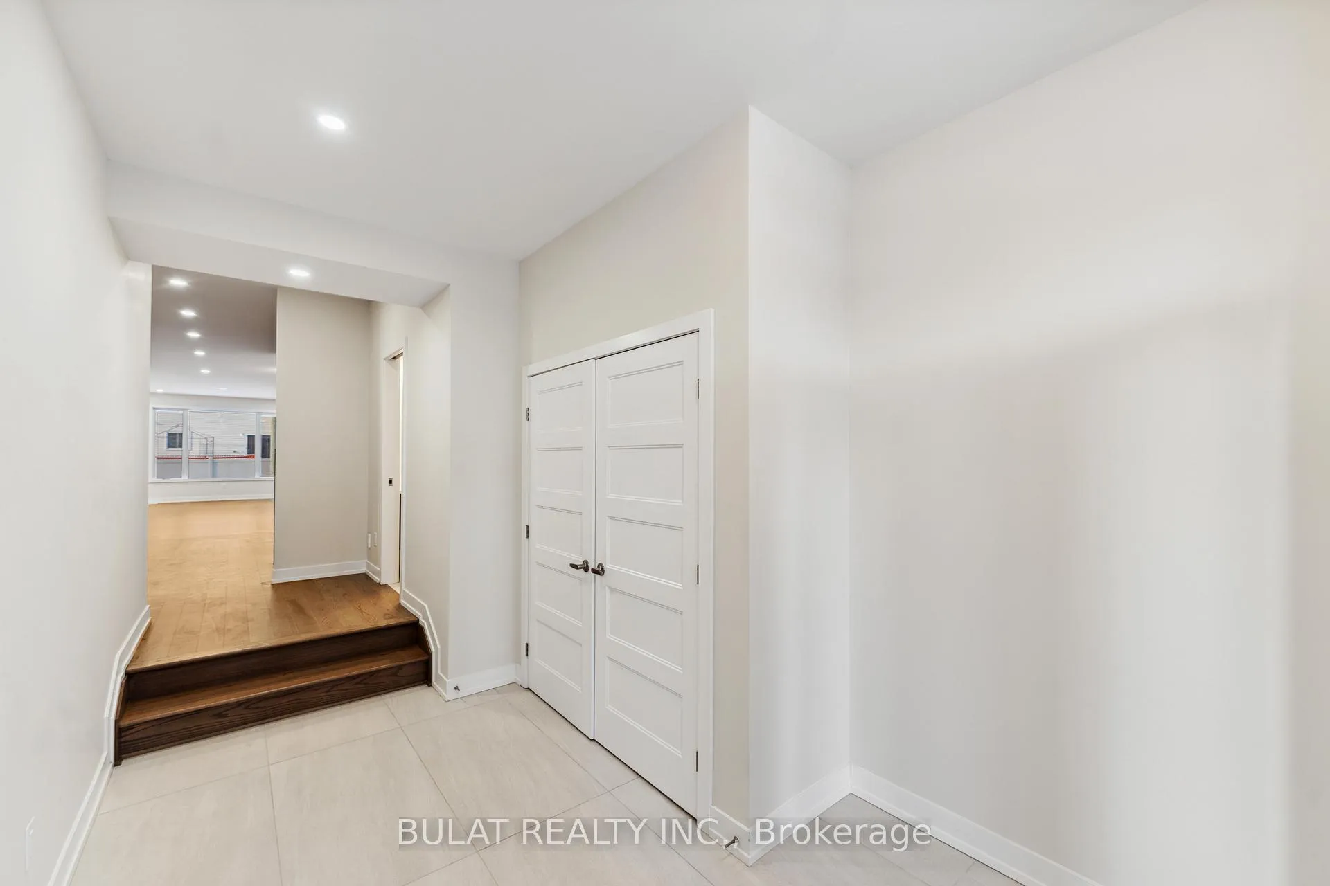 Photo 3 of 1359 Kitchener Avenue, Ottawa, Ellwood — HOMEH