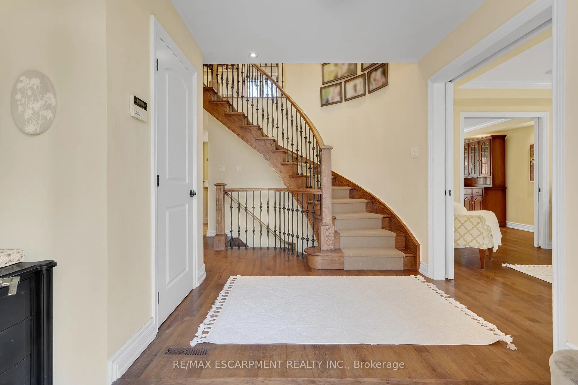 Photo 2 of 333 Claremont Crescent, Oakville, Ford — HOMEH