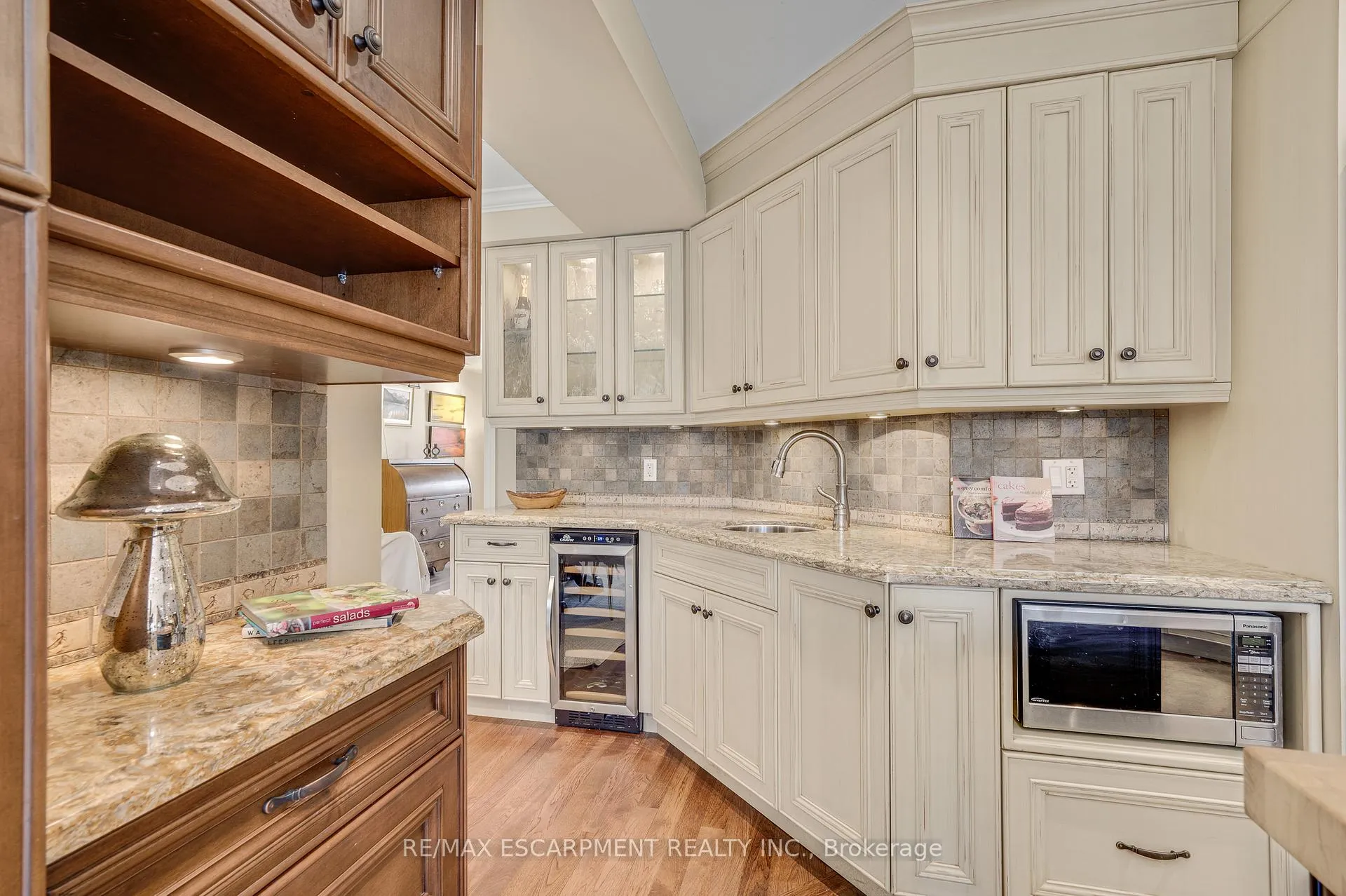 Photo 7 of 333 Claremont Crescent, Oakville, Ford — HOMEH