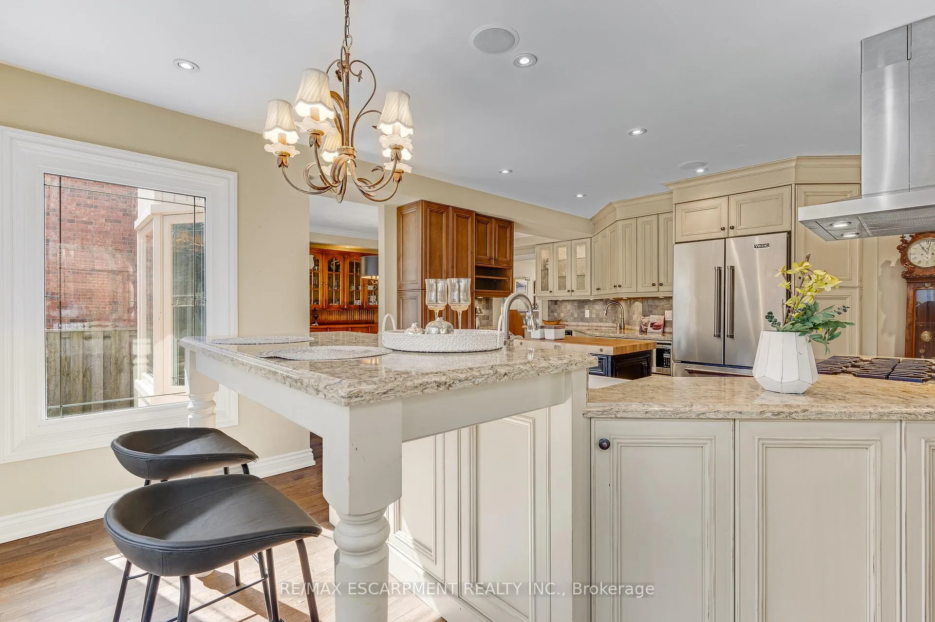 Photo 8 of 333 Claremont Crescent, Oakville, Ford — HOMEH