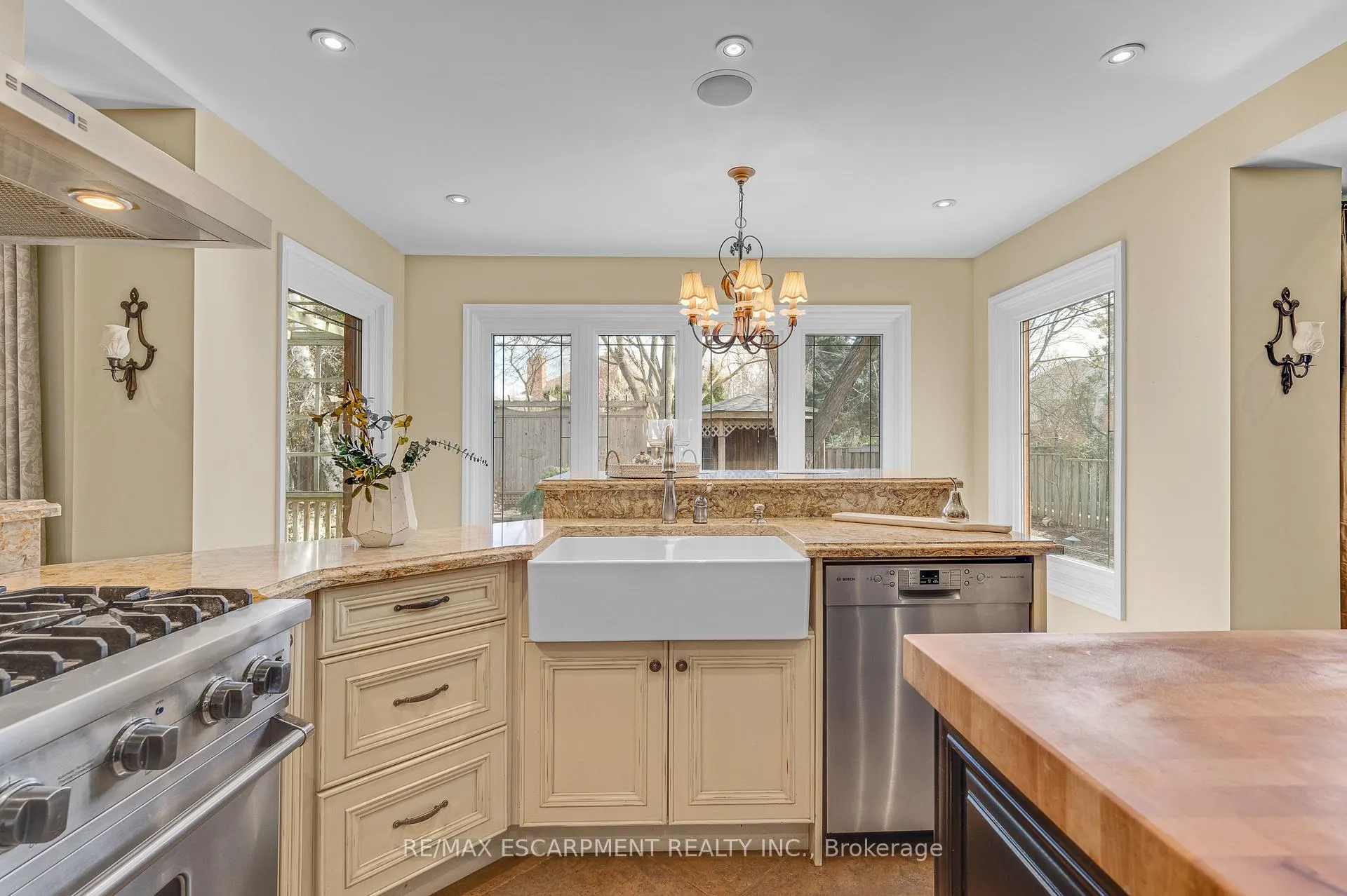 Photo 9 of 333 Claremont Crescent, Oakville, Ford — HOMEH