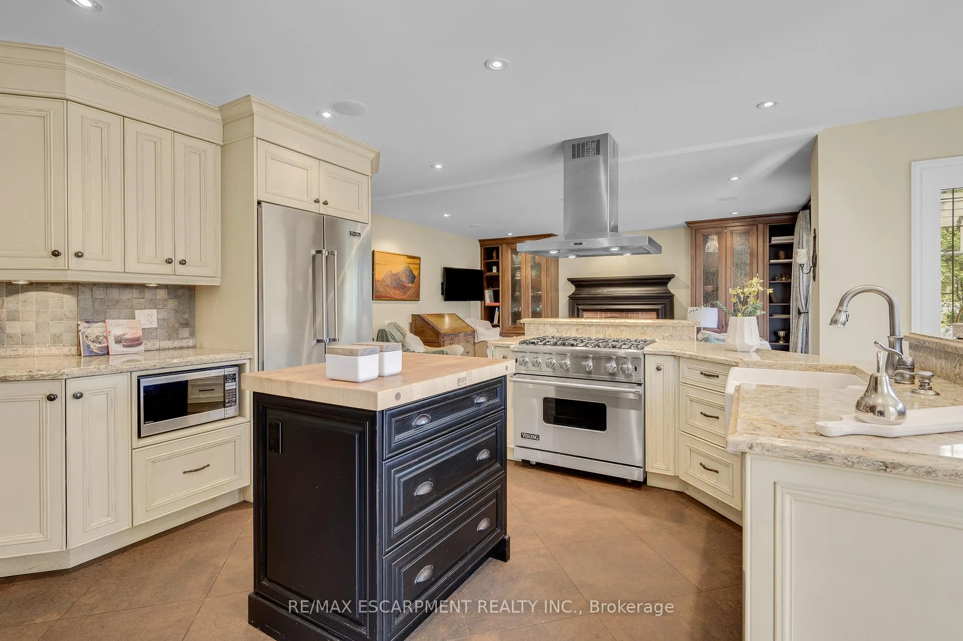 Photo 10 of 333 Claremont Crescent, Oakville, Ford — HOMEH