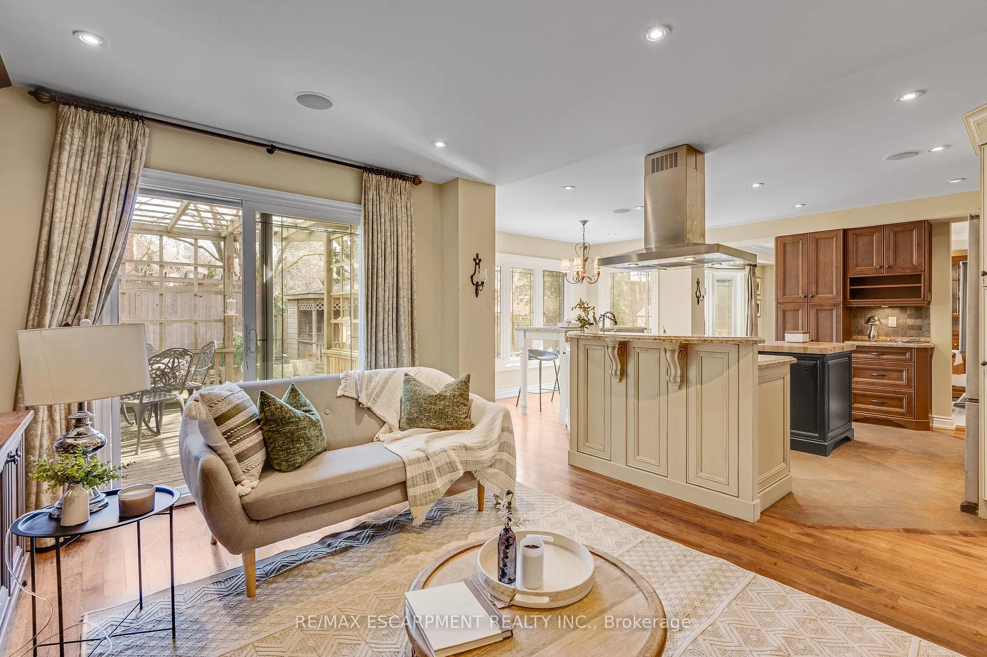 Photo 13 of 333 Claremont Crescent, Oakville, Ford — HOMEH