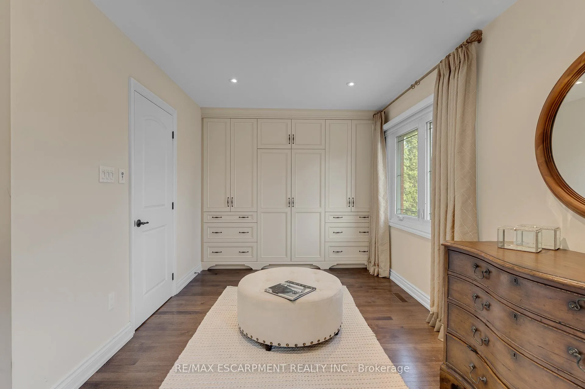Photo 17 of 333 Claremont Crescent, Oakville, Ford — HOMEH
