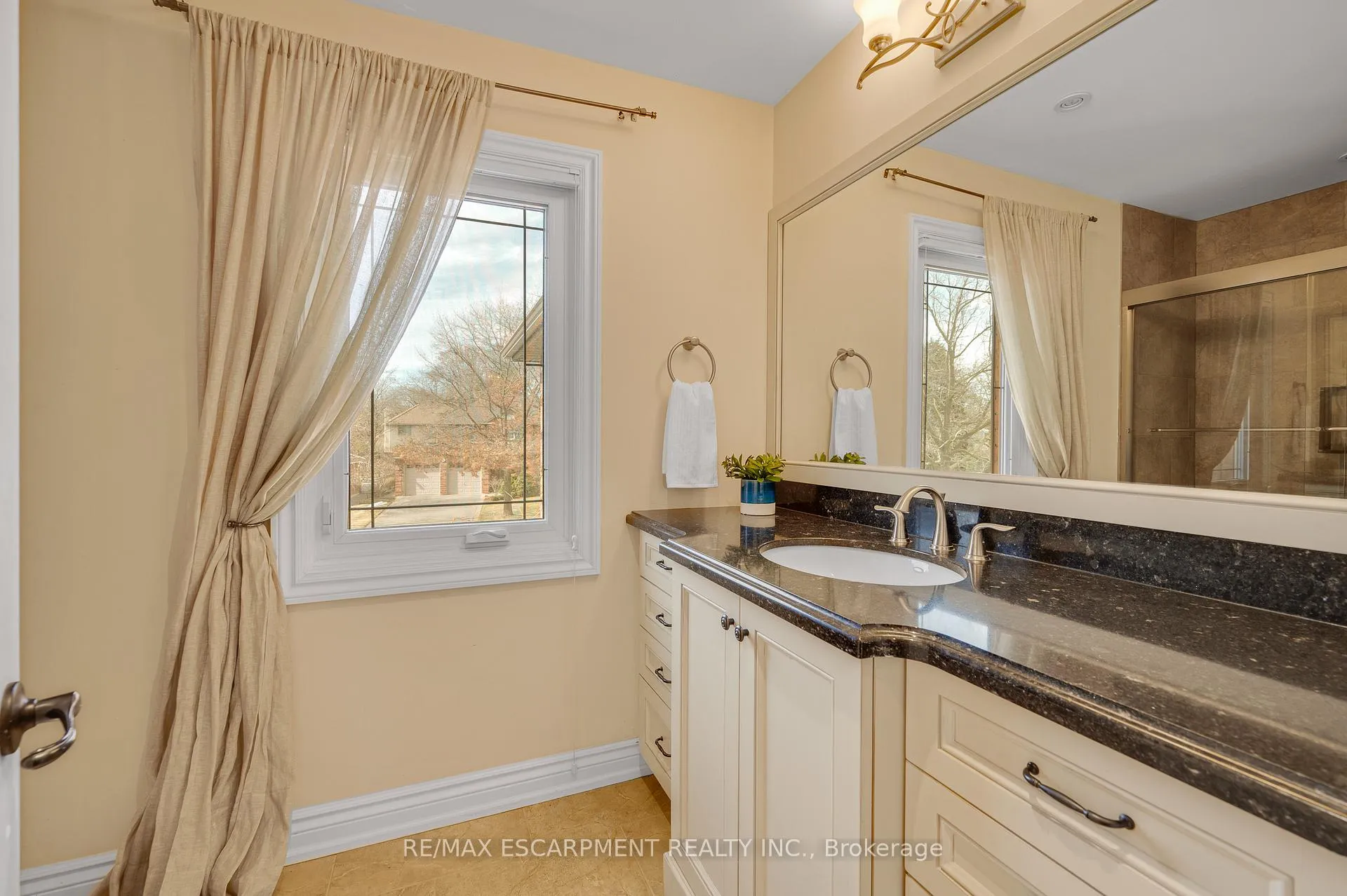 Photo 25 of 333 Claremont Crescent, Oakville, Ford — HOMEH