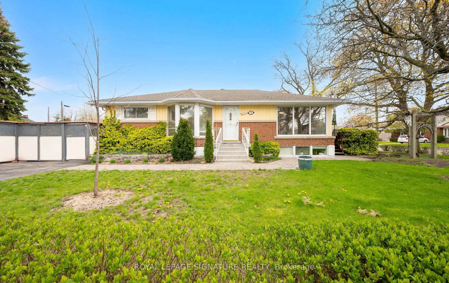 Photo 1 of 71 Grenadier Drive, Hamilton, Huntington — HOMEH