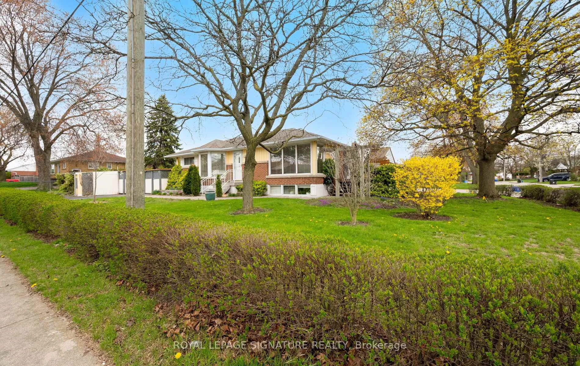 Photo 7 of 71 Grenadier Drive, Hamilton, Huntington — HOMEH