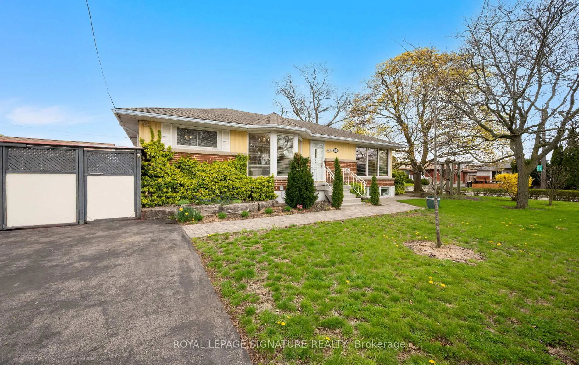 Photo 8 of 71 Grenadier Drive, Hamilton, Huntington — HOMEH