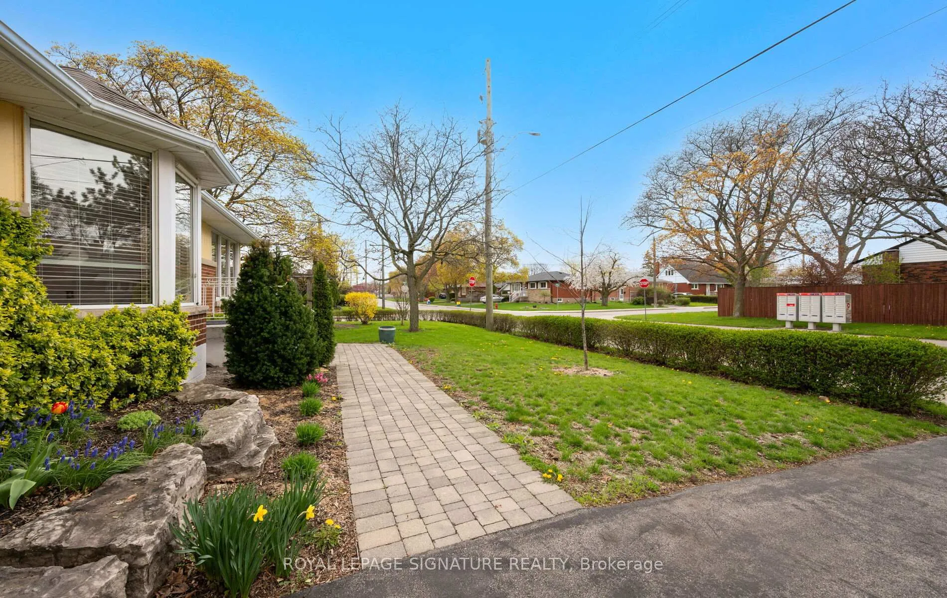 Photo 9 of 71 Grenadier Drive, Hamilton, Huntington — HOMEH