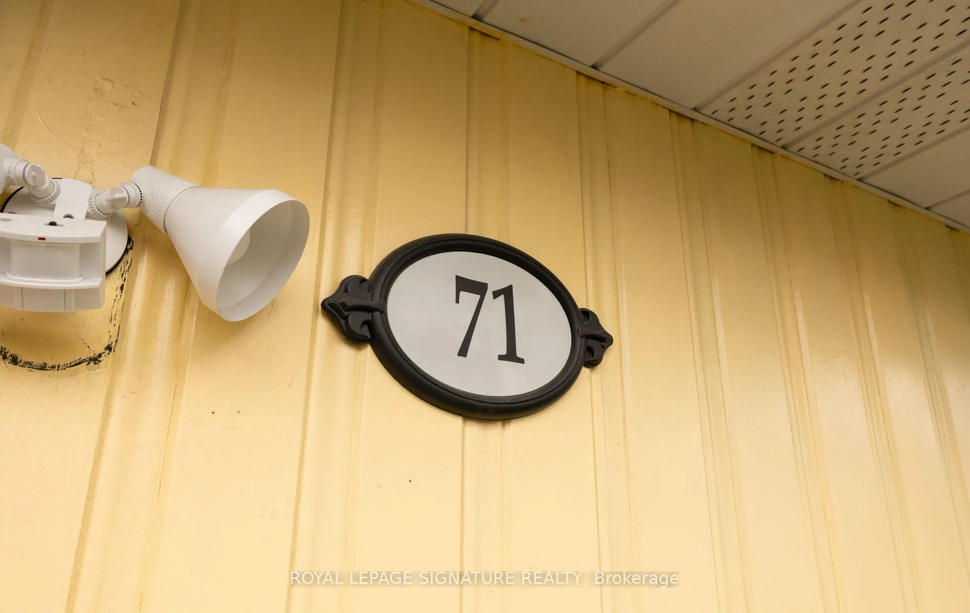 Photo 12 of 71 Grenadier Drive, Hamilton, Huntington — HOMEH