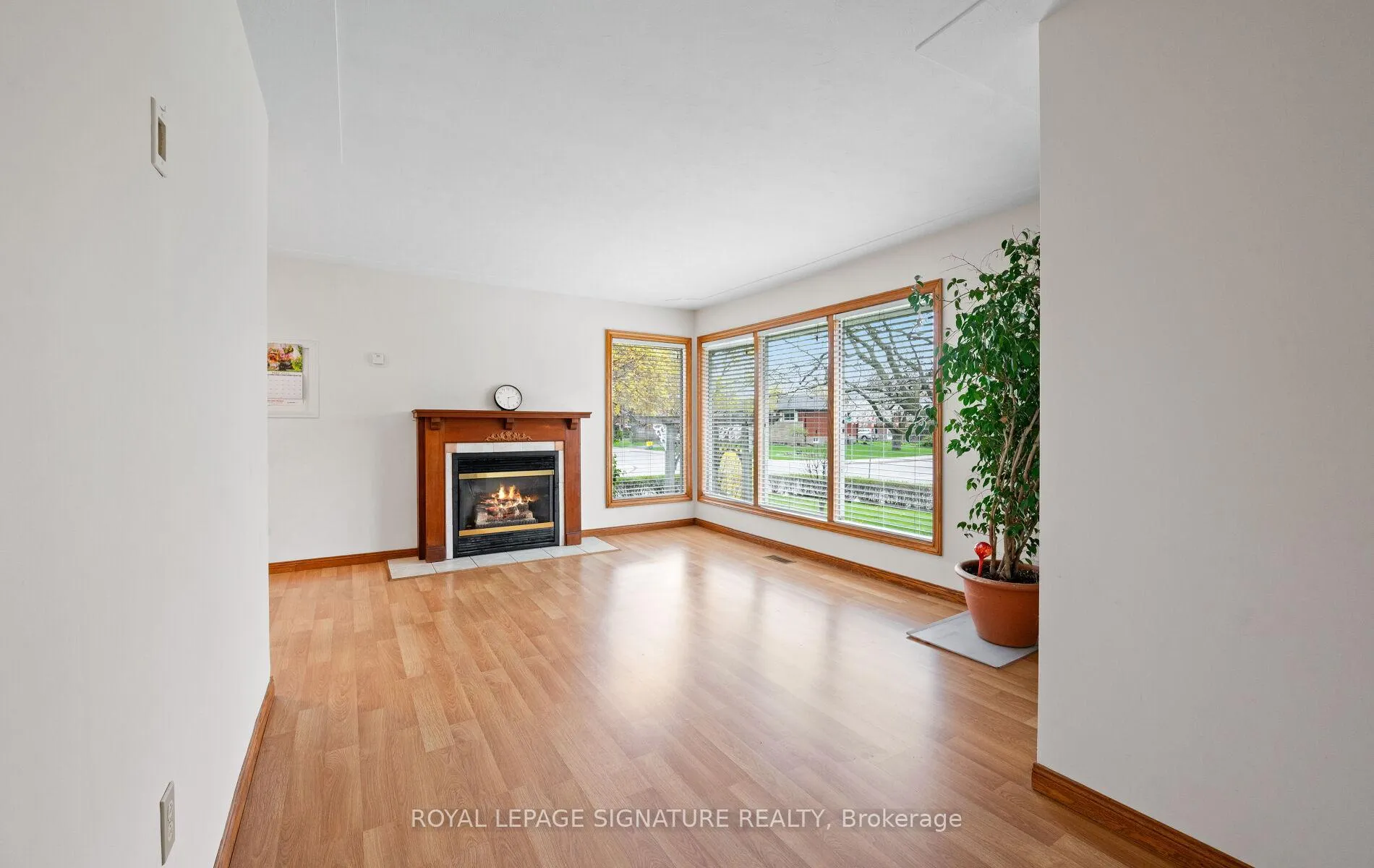 Photo 15 of 71 Grenadier Drive, Hamilton, Huntington — HOMEH