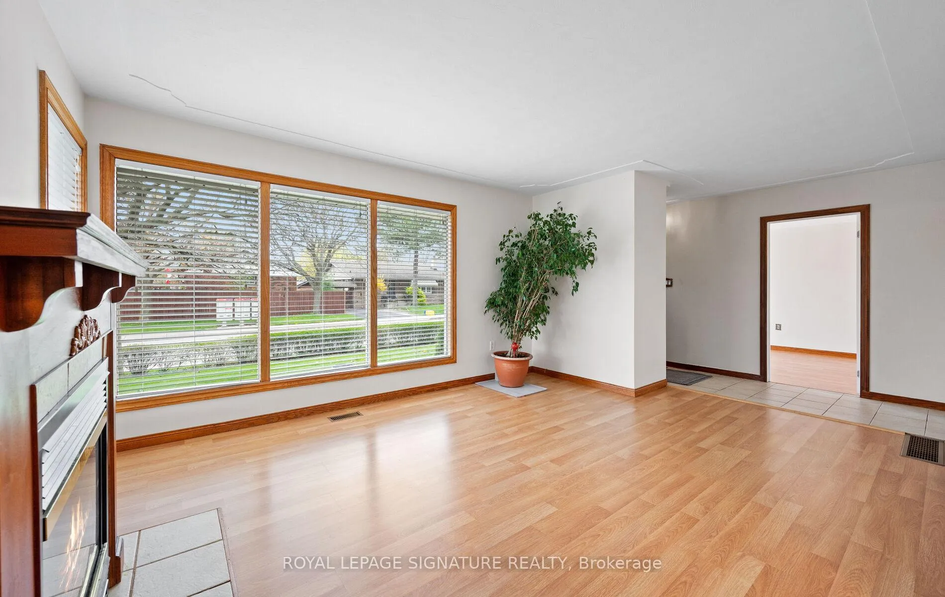Photo 18 of 71 Grenadier Drive, Hamilton, Huntington — HOMEH