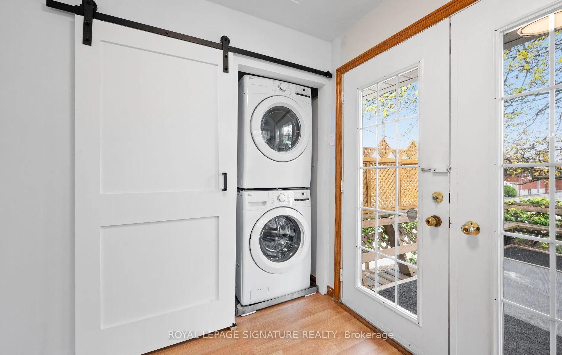 Photo 23 of 71 Grenadier Drive, Hamilton, Huntington — HOMEH
