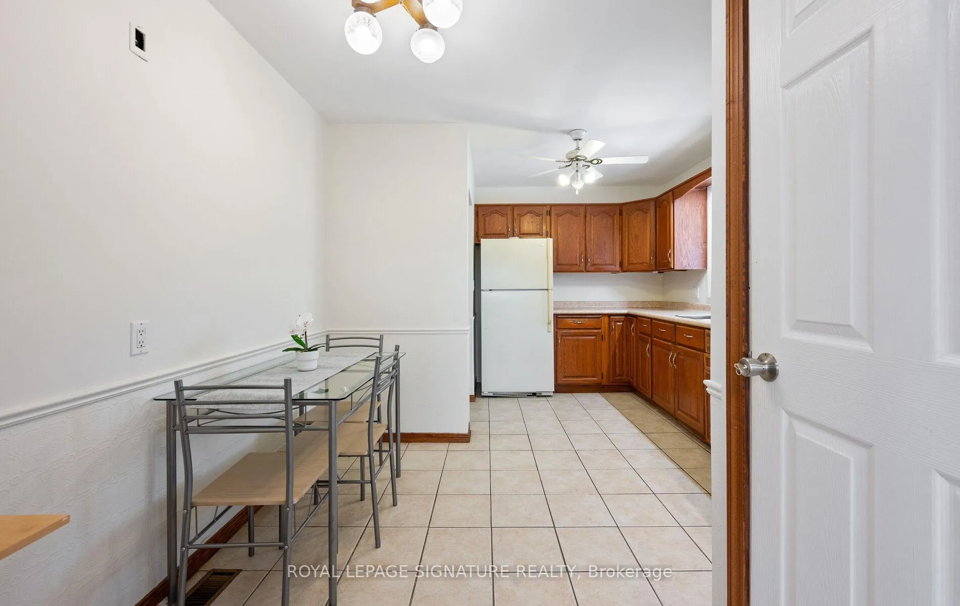 Photo 24 of 71 Grenadier Drive, Hamilton, Huntington — HOMEH
