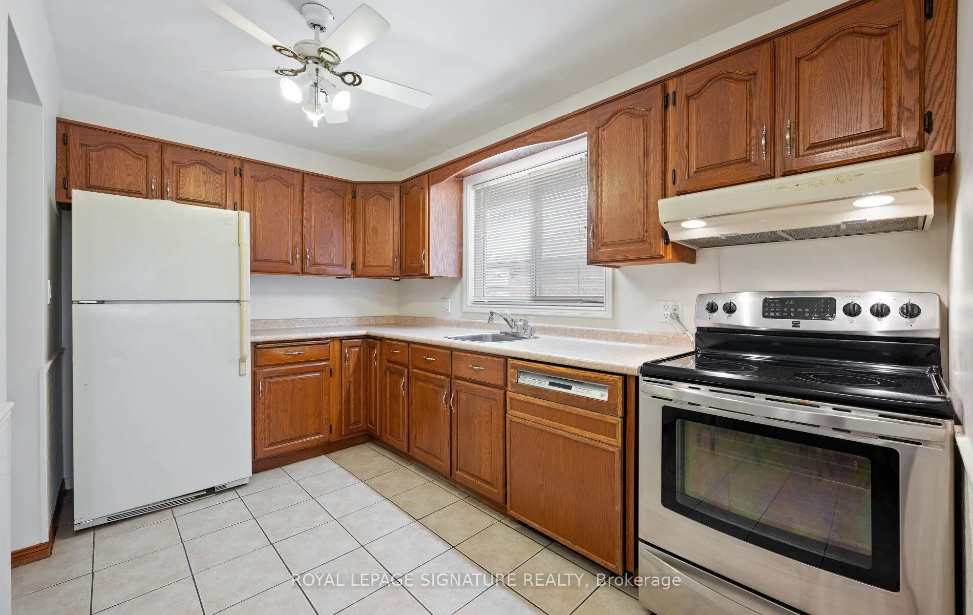 Photo 26 of 71 Grenadier Drive, Hamilton, Huntington — HOMEH