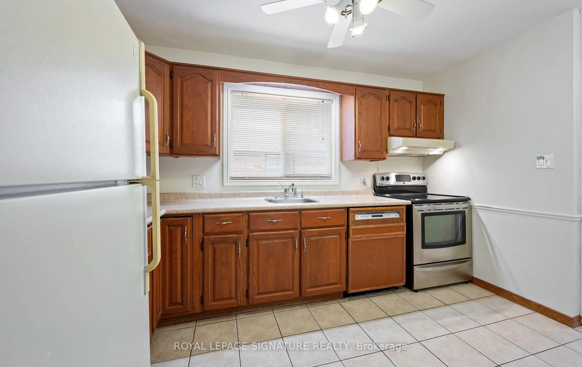Photo 29 of 71 Grenadier Drive, Hamilton, Huntington — HOMEH