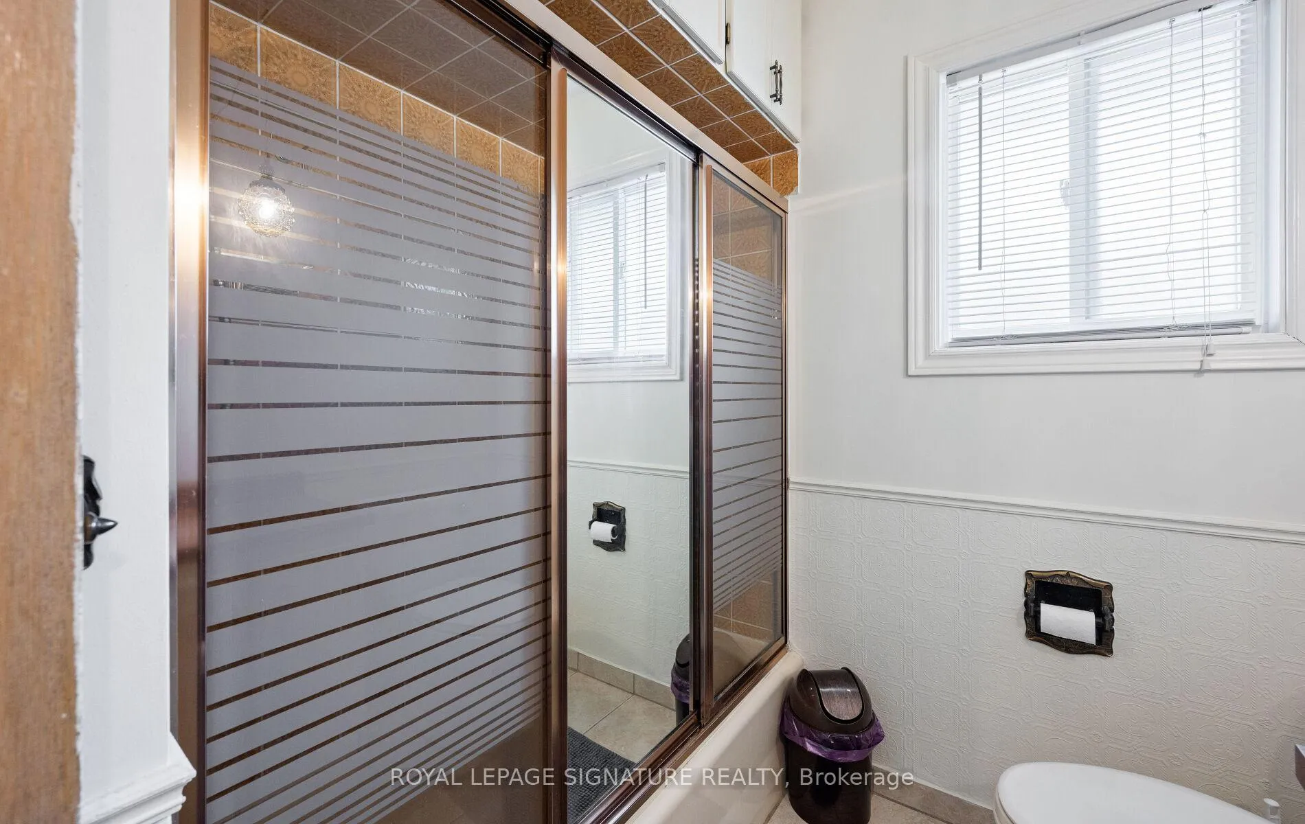 Photo 38 of 71 Grenadier Drive, Hamilton, Huntington — HOMEH