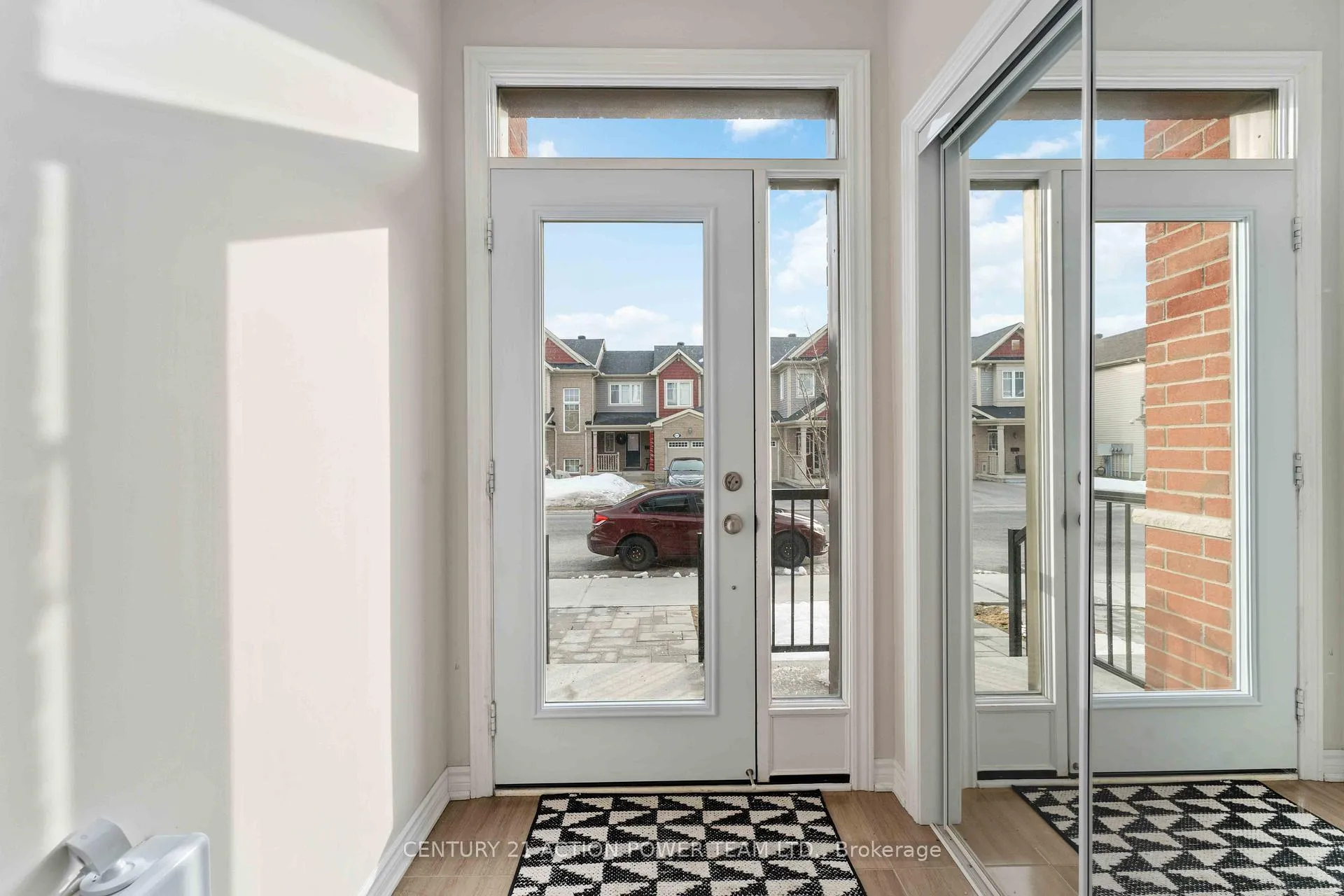Photo 3 of 2035 Seeleys Bay Street, Ottawa, Barrhaven - Half Moon Bay — HOMEH