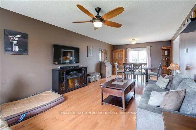 Photo 3 of 745 Third Avenue, Georgina, Historic Lakeshore Communities — HOMEH