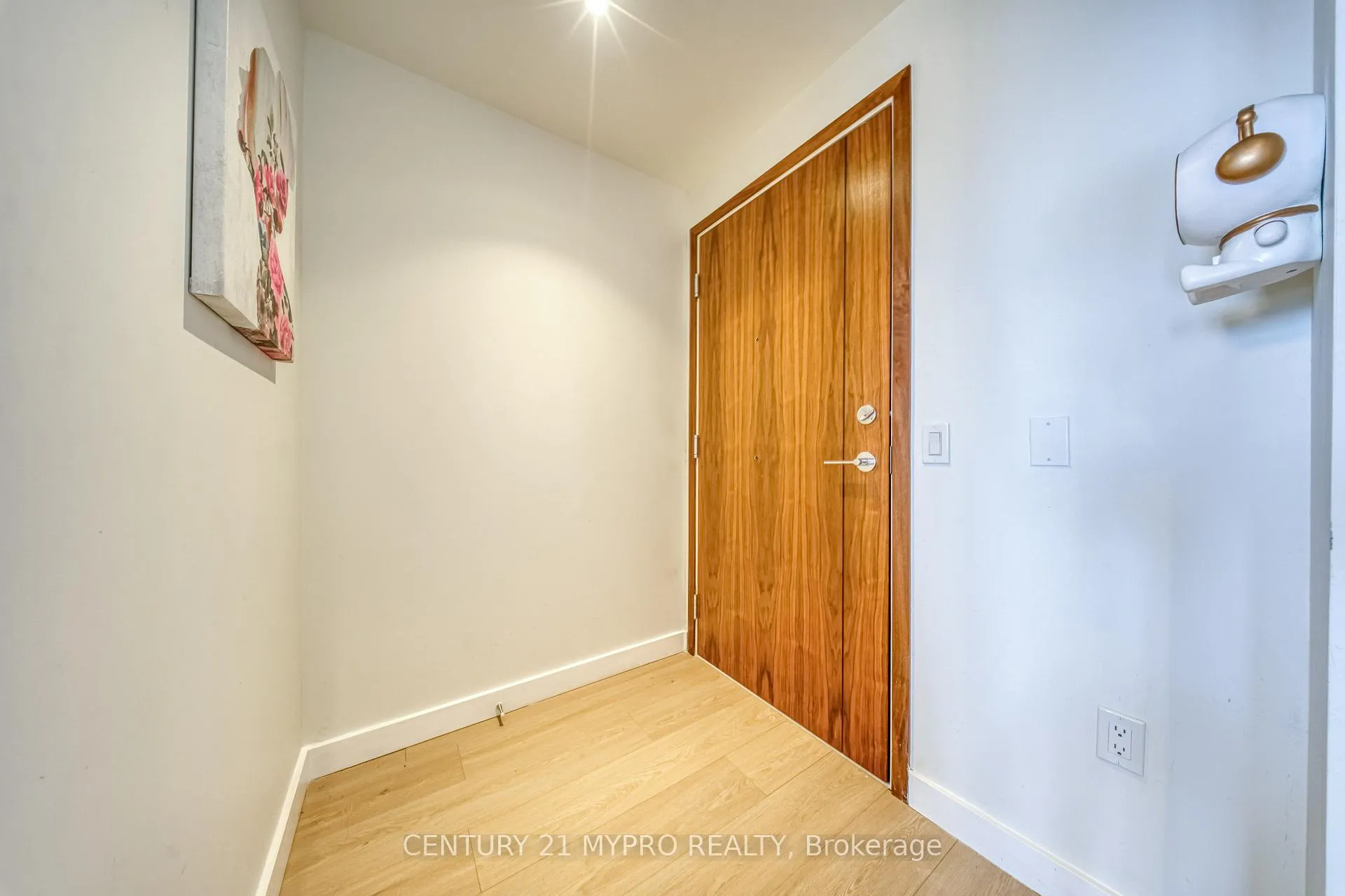 Photo 4 of Unit 3907, 95 McMahon Drive, North York, Bayview Village — HOMEH