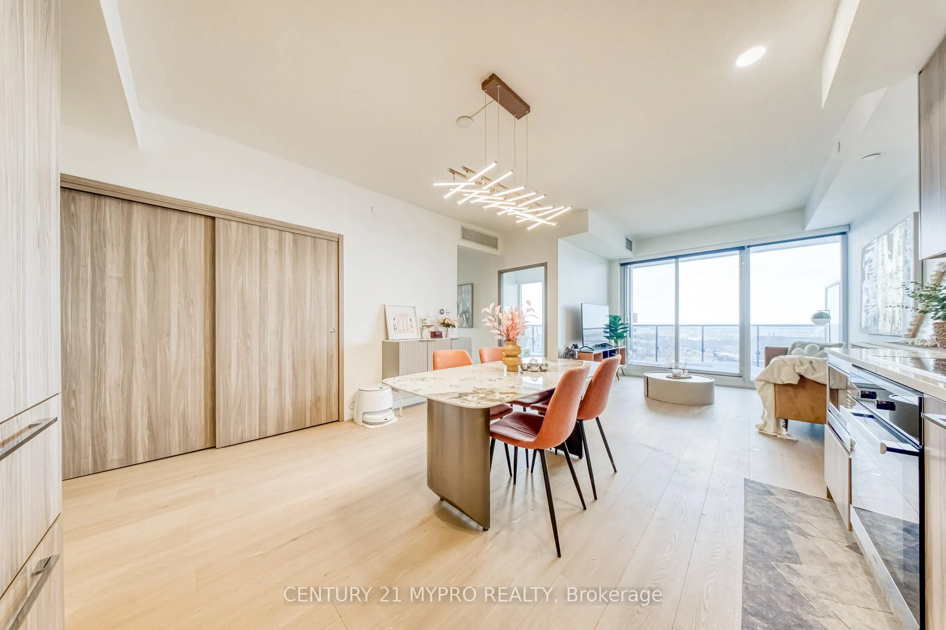 Photo 5 of Unit 3907, 95 McMahon Drive, North York, Bayview Village — HOMEH