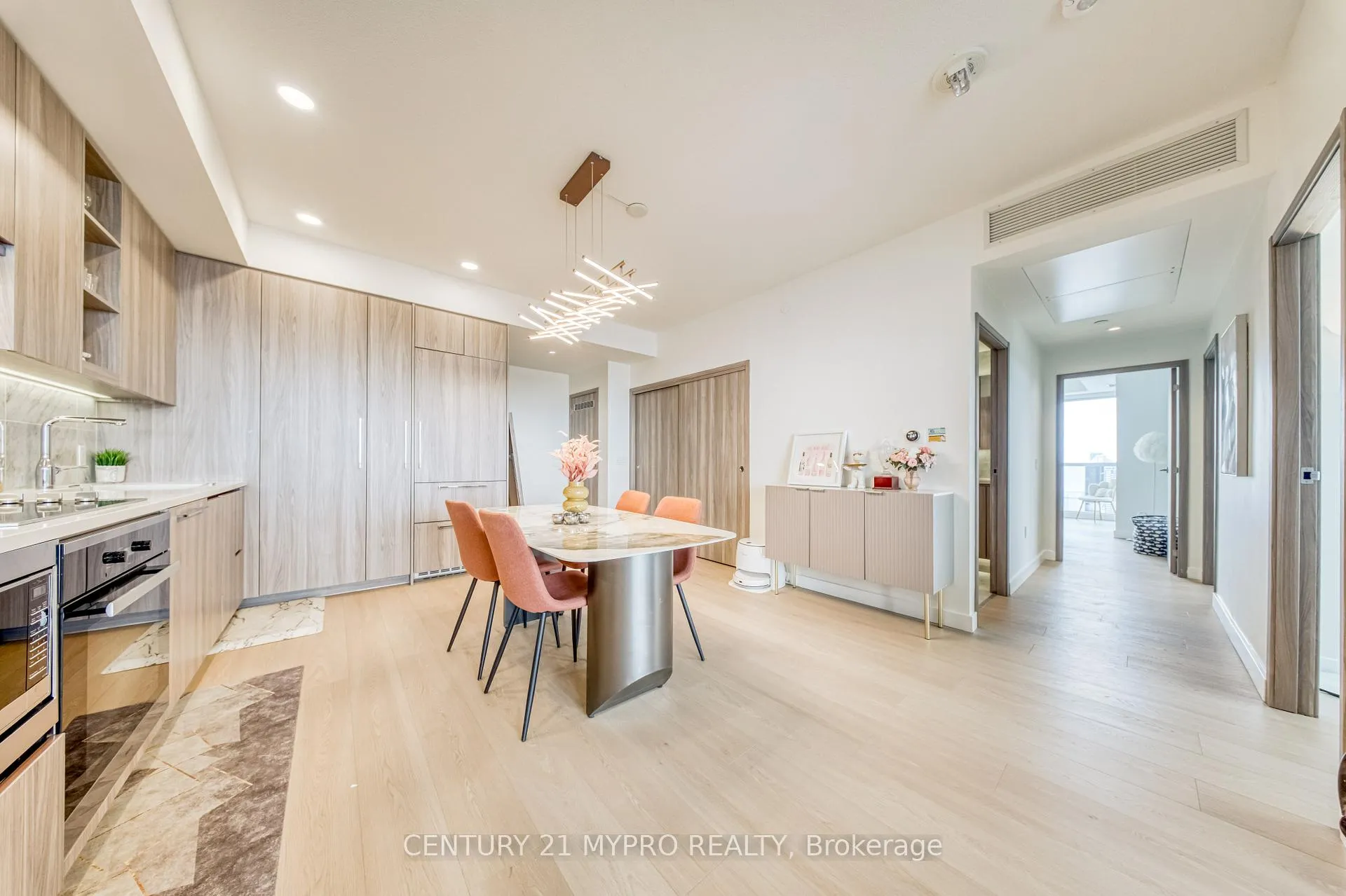 Photo 8 of Unit 3907, 95 McMahon Drive, North York, Bayview Village — HOMEH