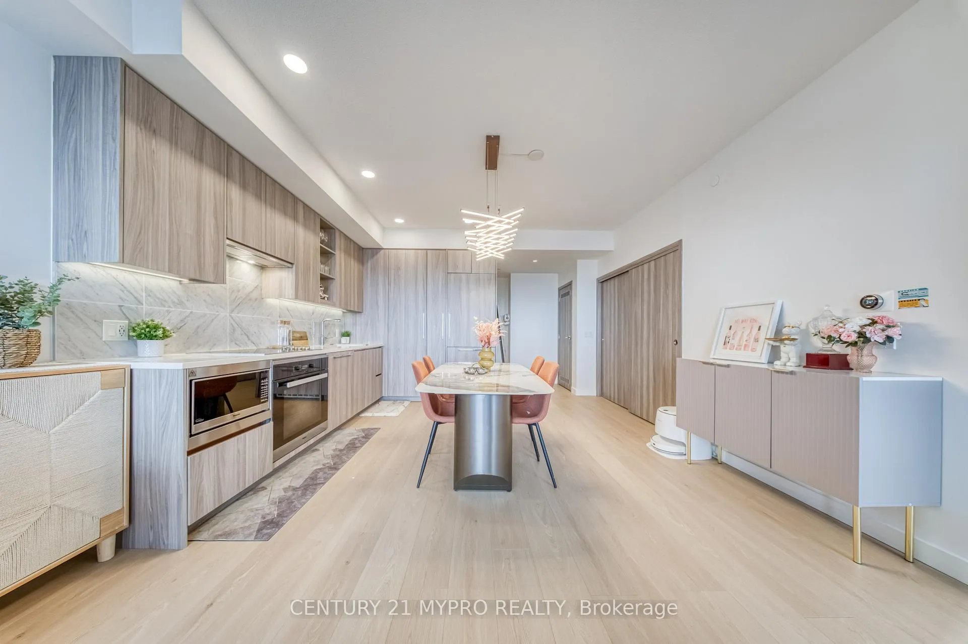 Photo 10 of Unit 3907, 95 McMahon Drive, North York, Bayview Village — HOMEH