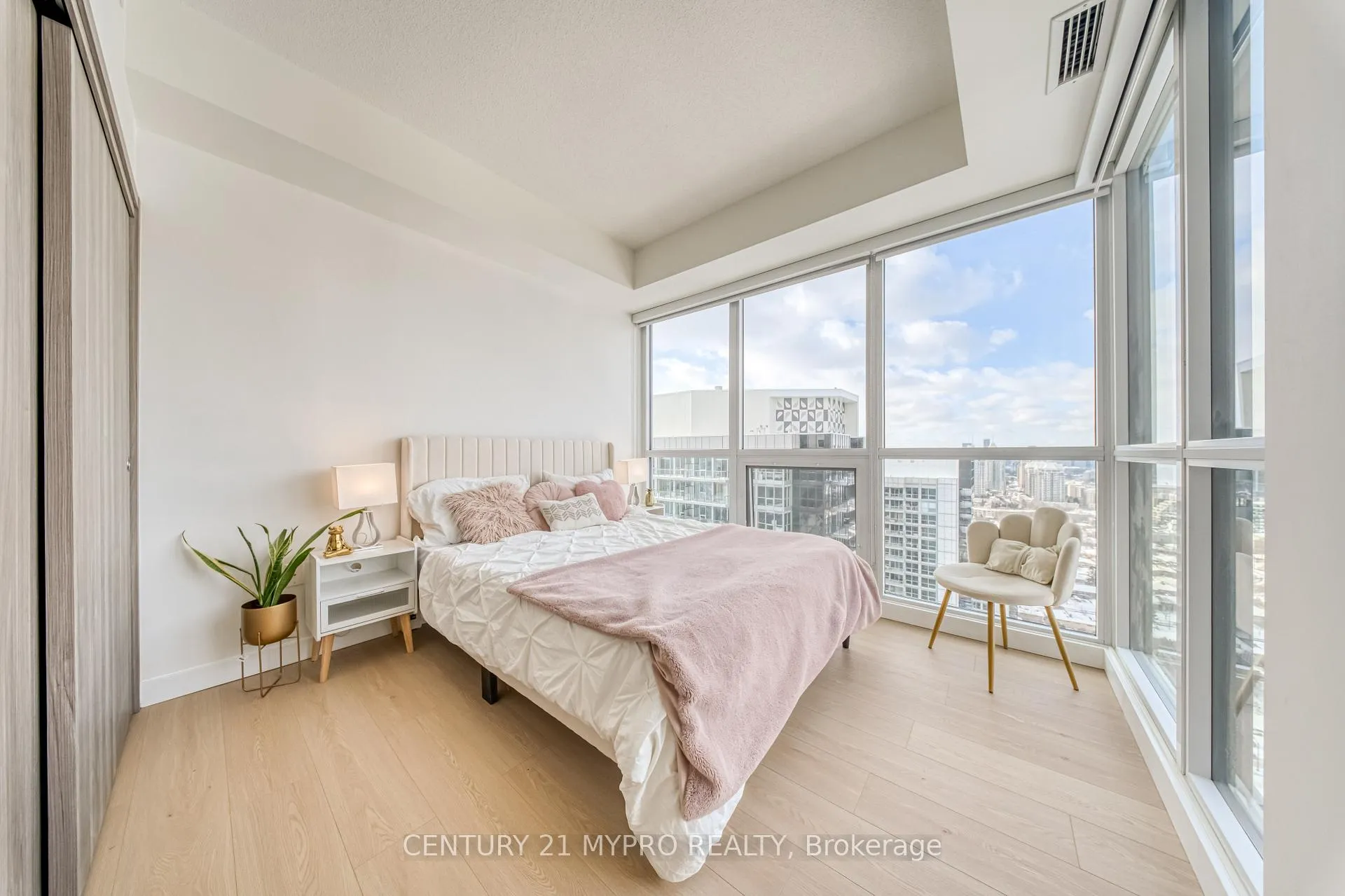 Photo 16 of Unit 3907, 95 McMahon Drive, North York, Bayview Village — HOMEH