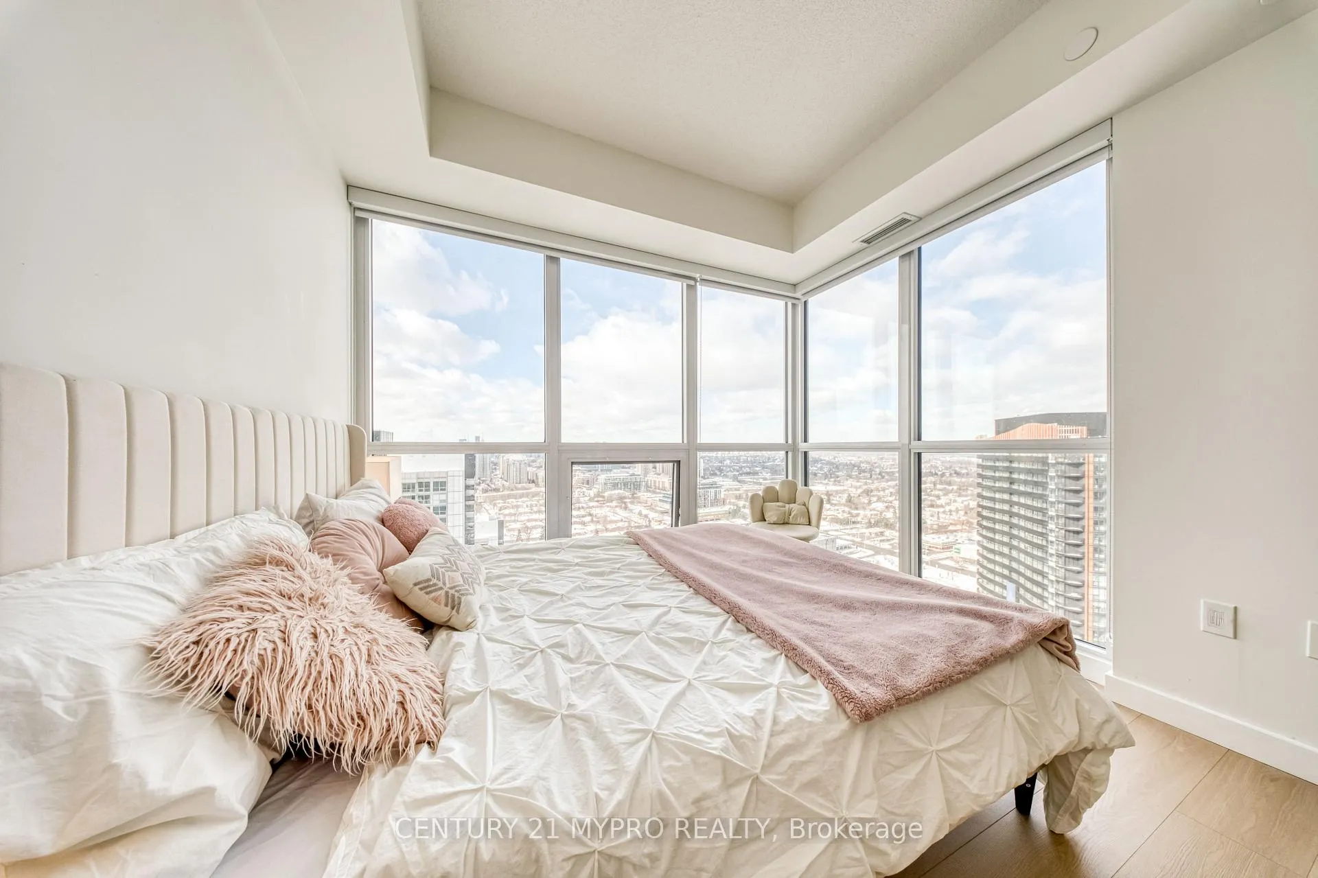 Photo 17 of Unit 3907, 95 McMahon Drive, North York, Bayview Village — HOMEH