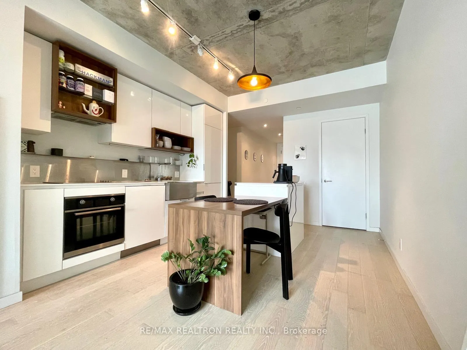 Front of Unit 420, 383 Sorauren Avenue
