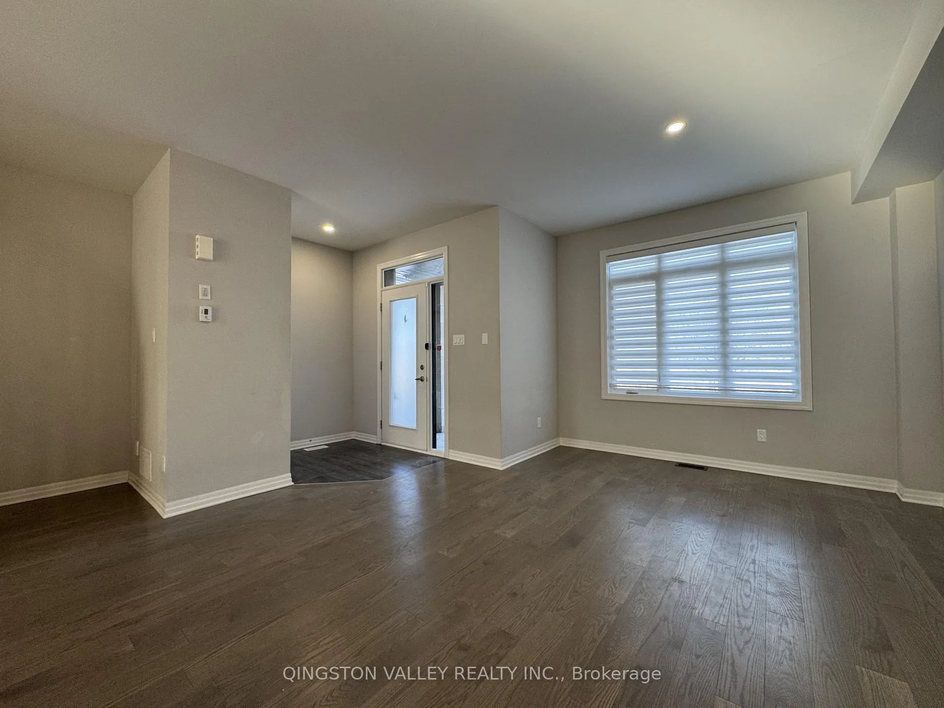 Photo 3 of 646 Mikinak Road, Ottawa, CFB Rockcliffe and Area — HOMEH