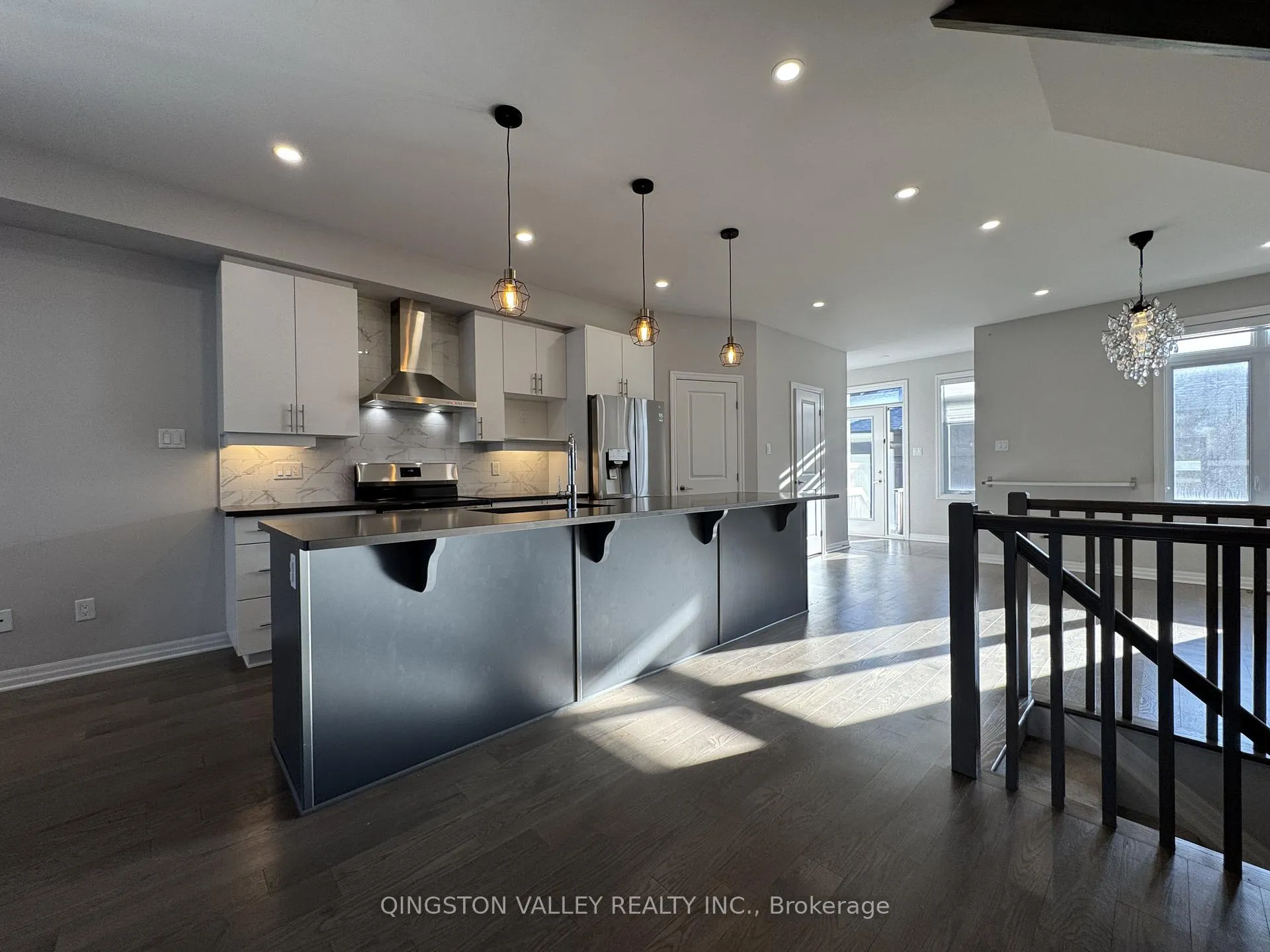 Photo 5 of 646 Mikinak Road, Ottawa, CFB Rockcliffe and Area — HOMEH