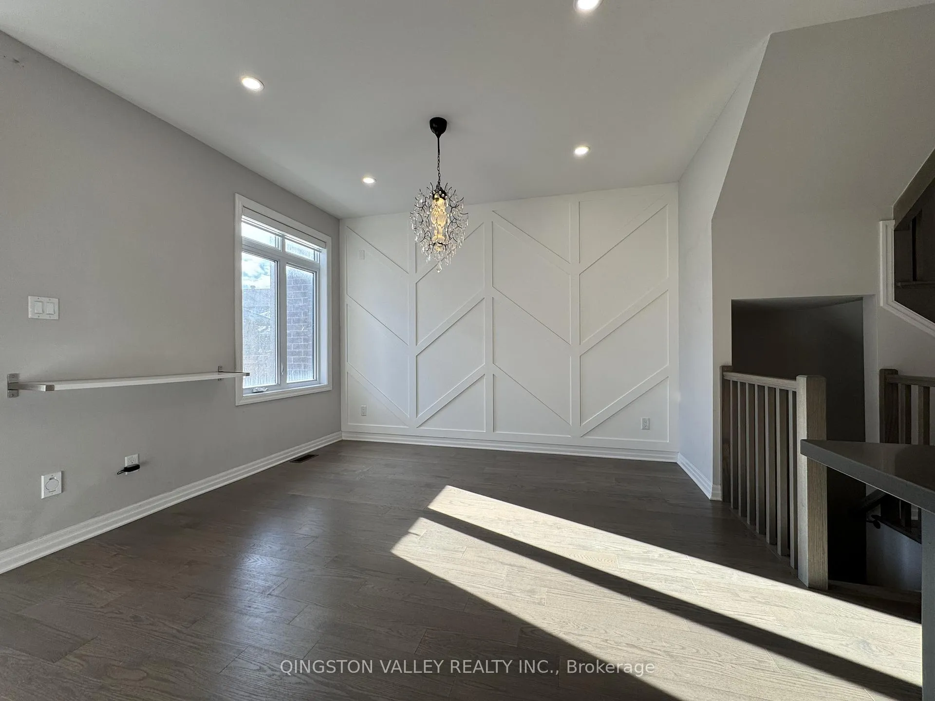 Photo 6 of 646 Mikinak Road, Ottawa, CFB Rockcliffe and Area — HOMEH