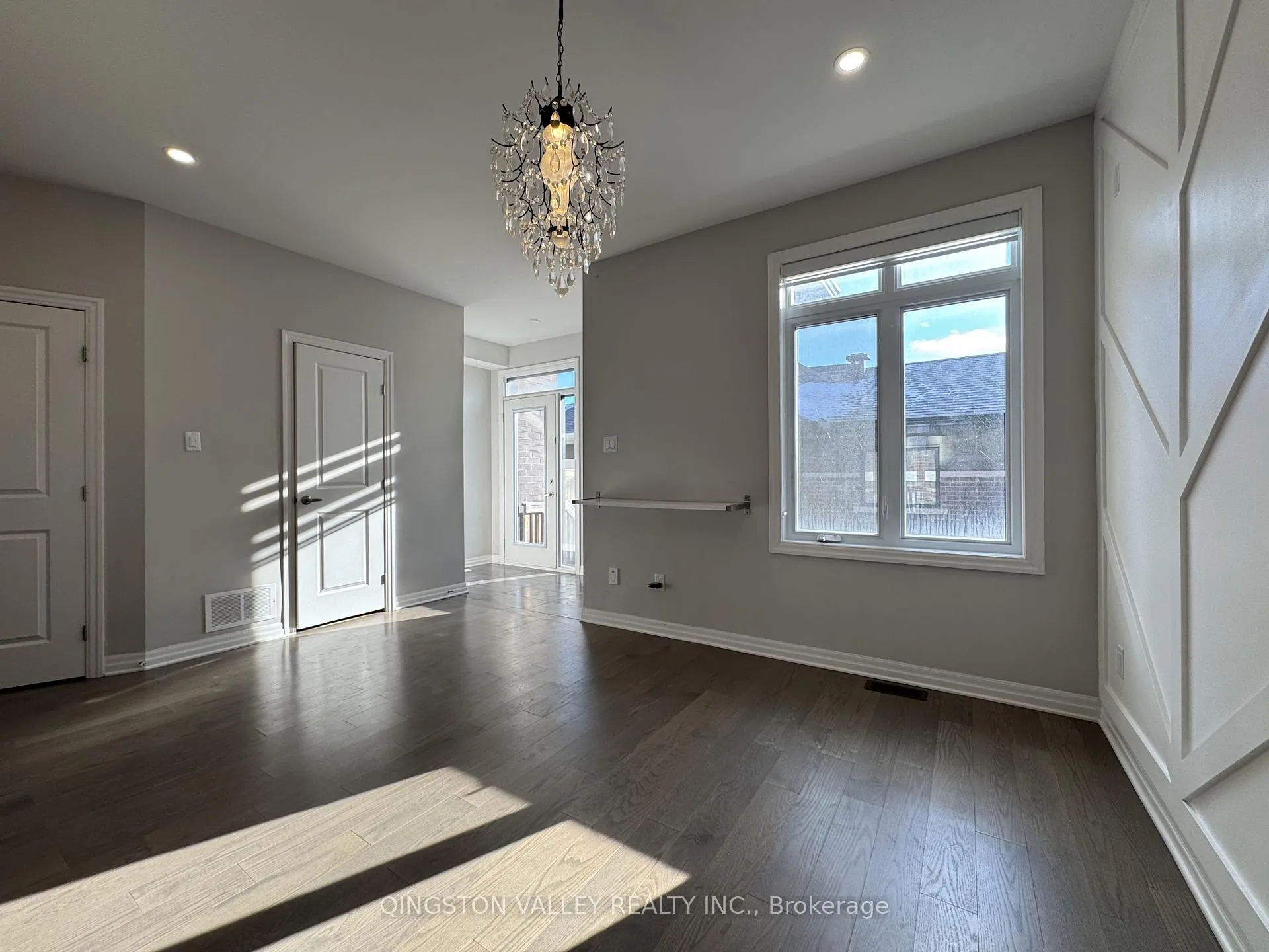 Photo 7 of 646 Mikinak Road, Ottawa, CFB Rockcliffe and Area — HOMEH