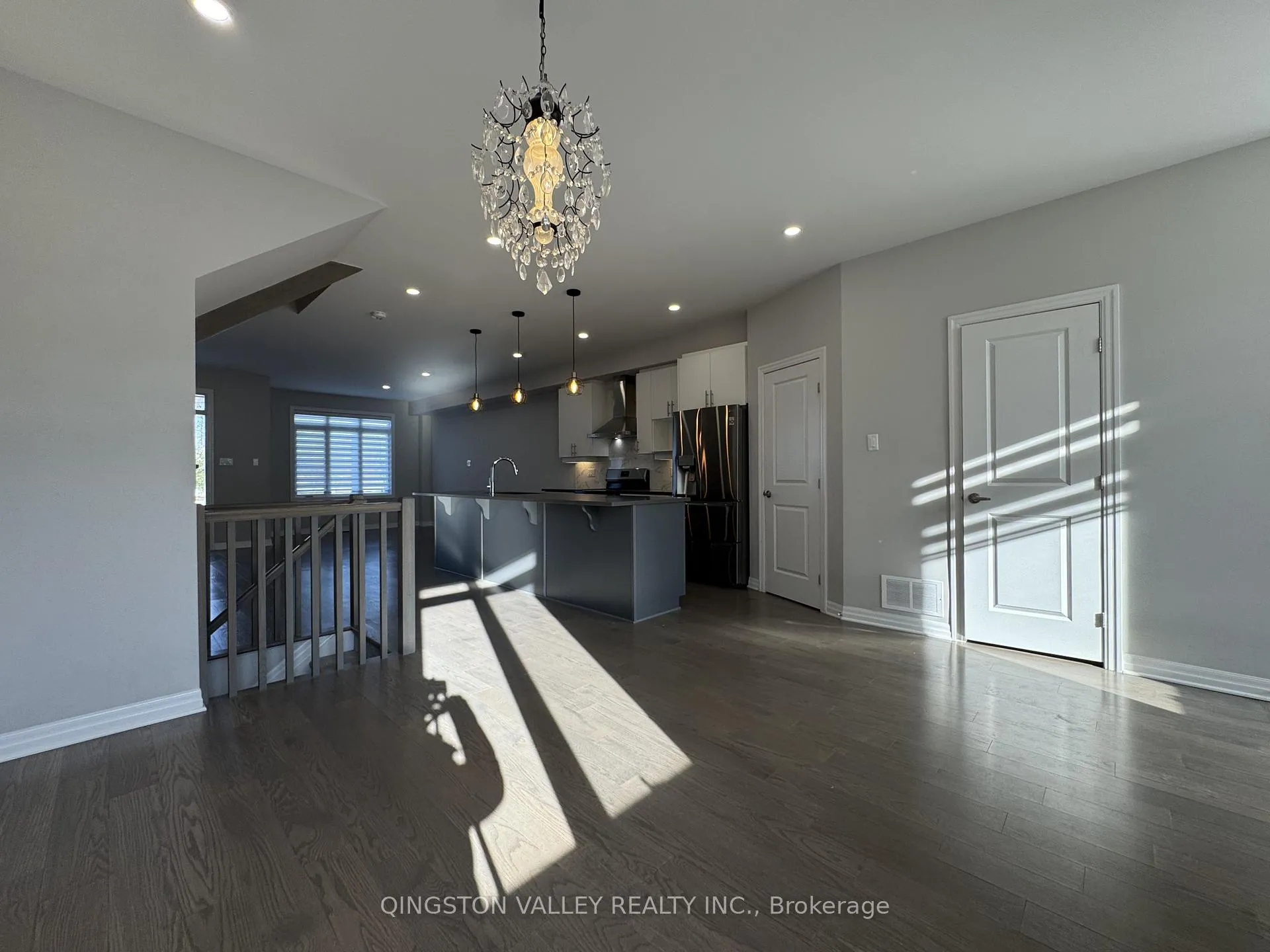 Photo 8 of 646 Mikinak Road, Ottawa, CFB Rockcliffe and Area — HOMEH