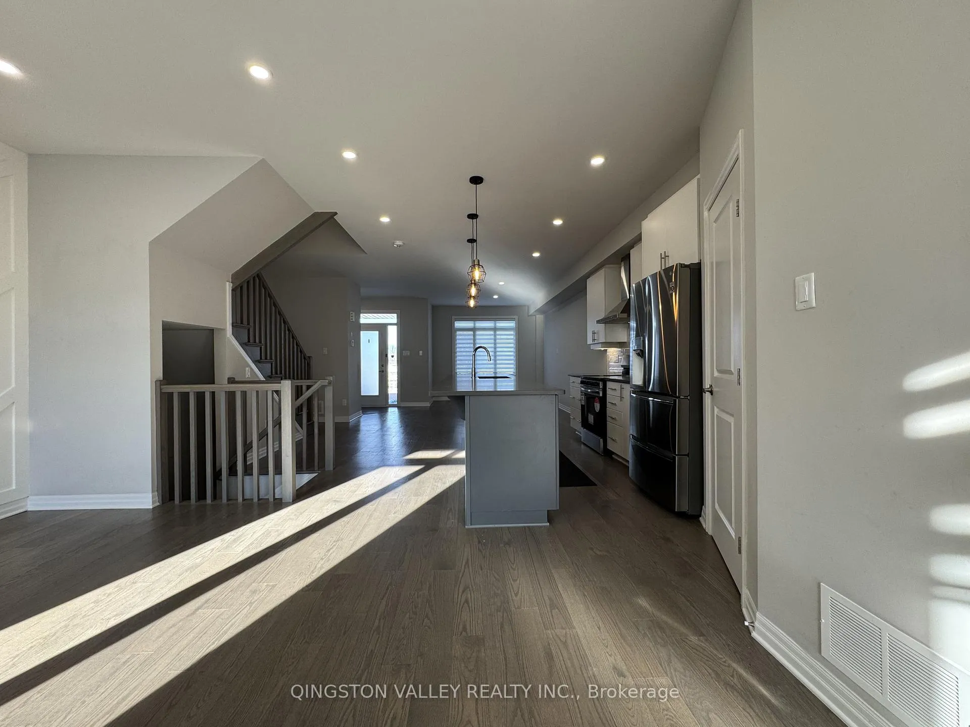 Photo 14 of 646 Mikinak Road, Ottawa, CFB Rockcliffe and Area — HOMEH
