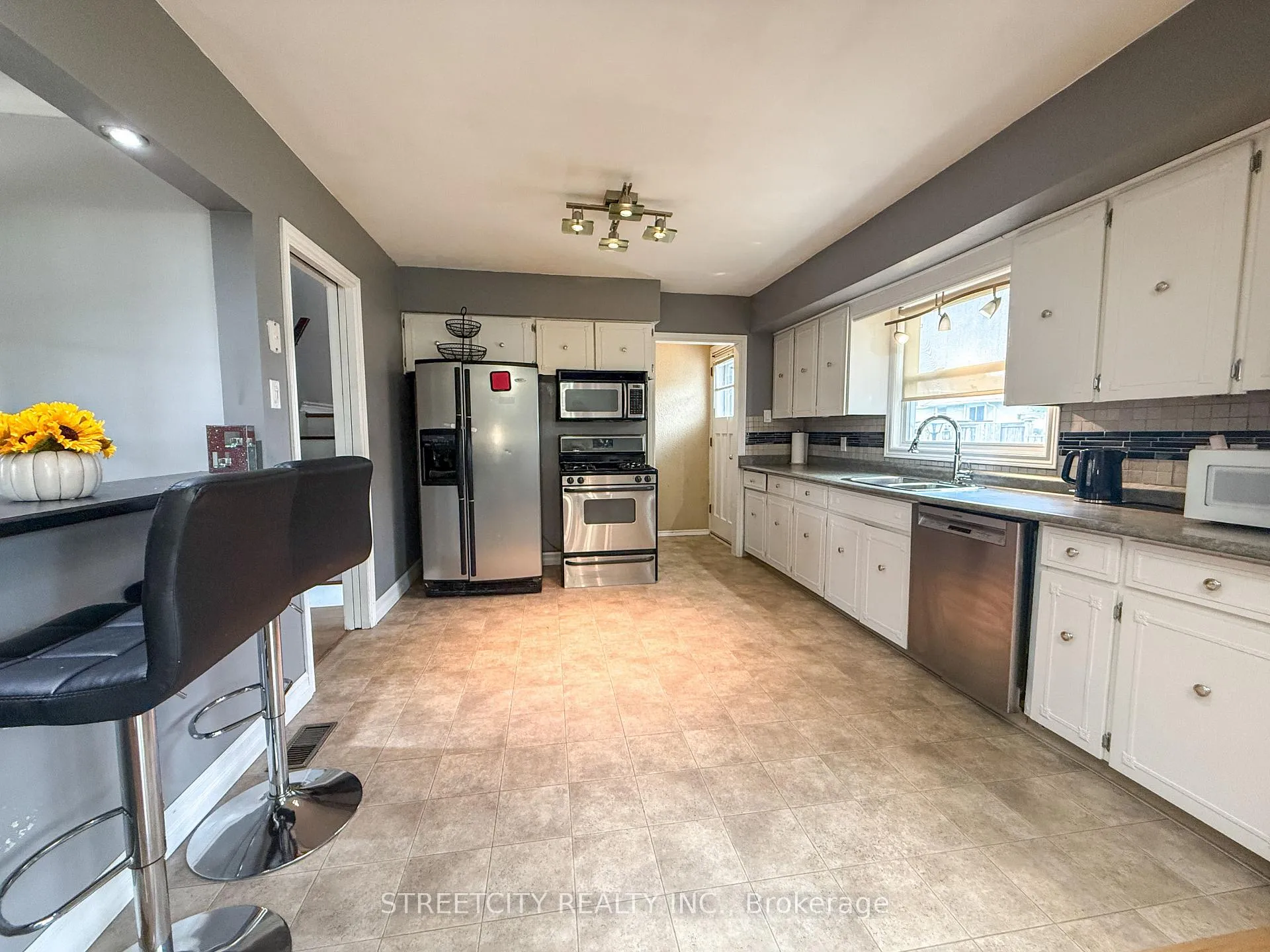 Photo 10 of 1508 Len Avenue, Sarnia — HOMEH
