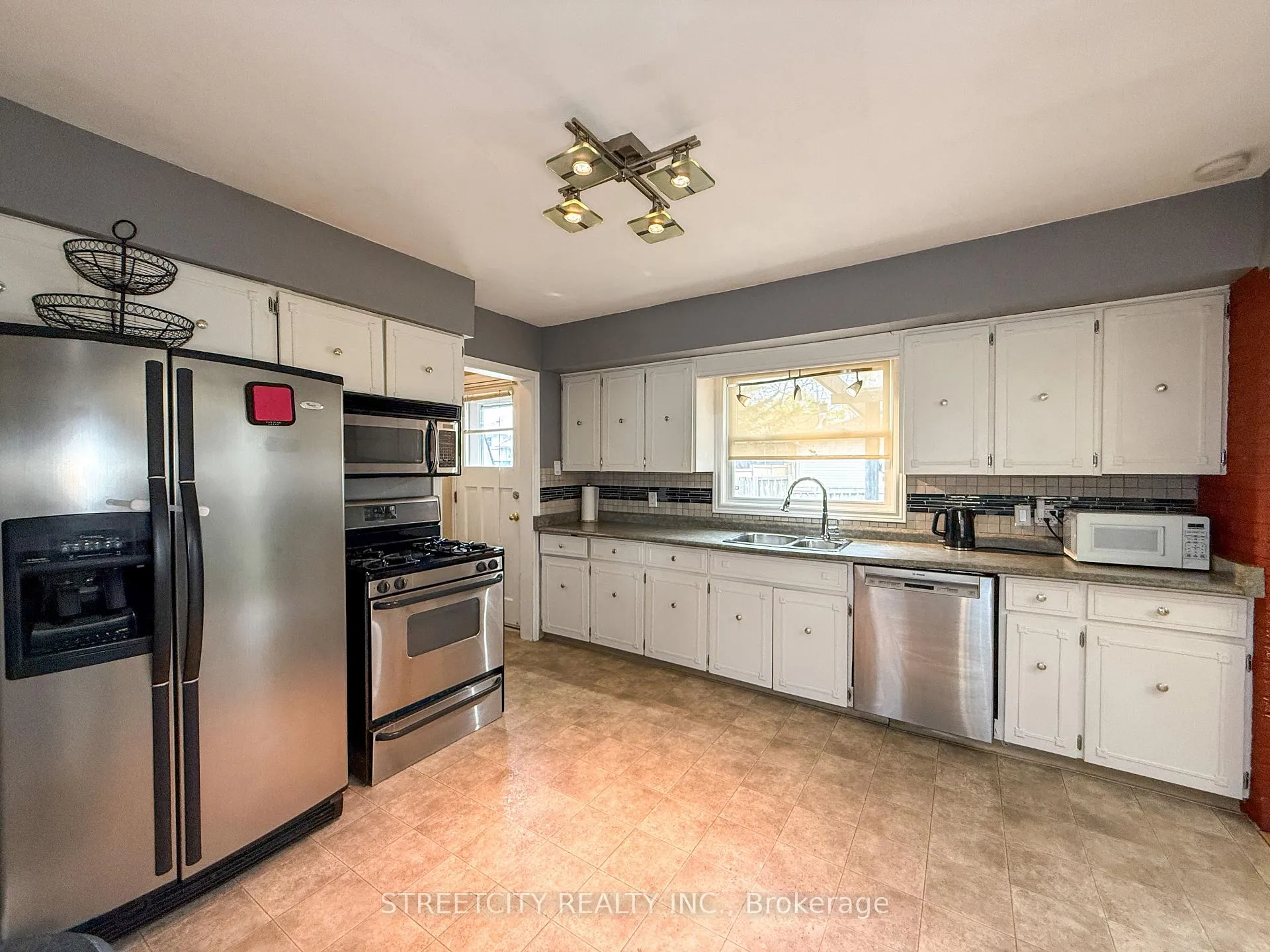 Photo 11 of 1508 Len Avenue, Sarnia — HOMEH