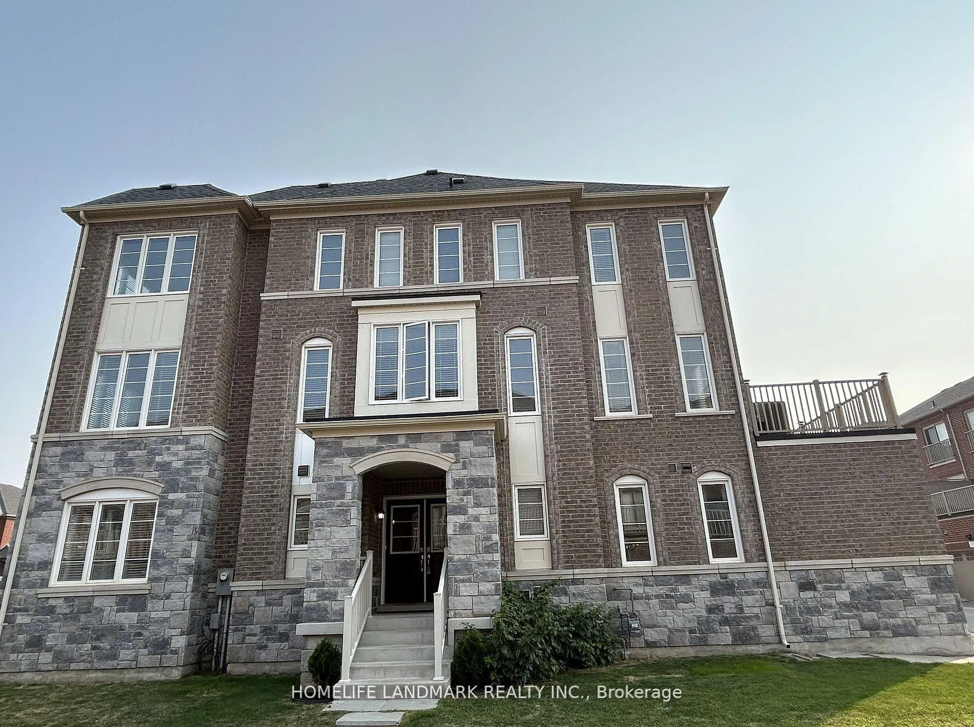 Photo 2 of 3 Temple Manor Road, Brampton, Bram West — HOMEH