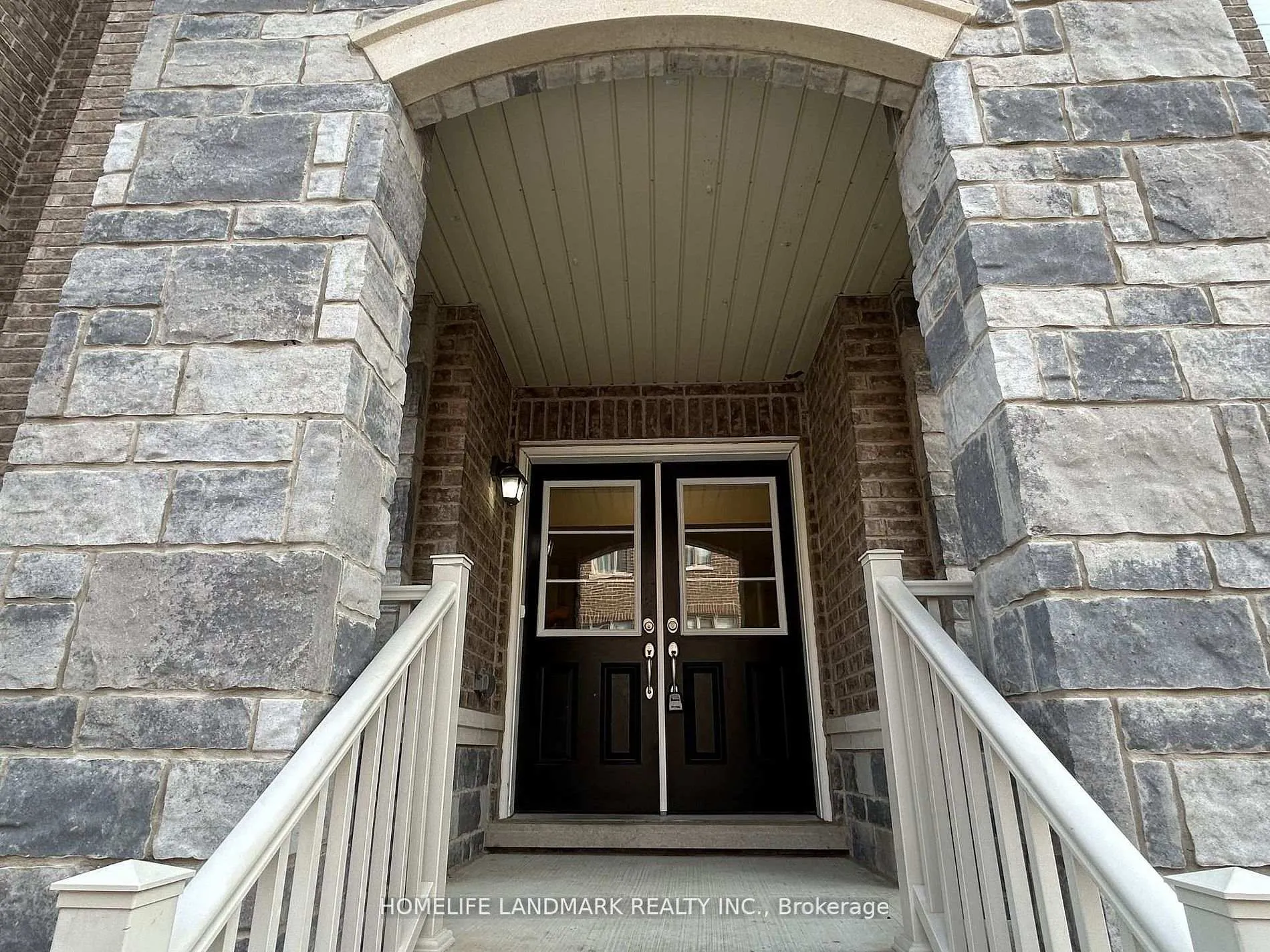 Photo 5 of 3 Temple Manor Road, Brampton, Bram West — HOMEH