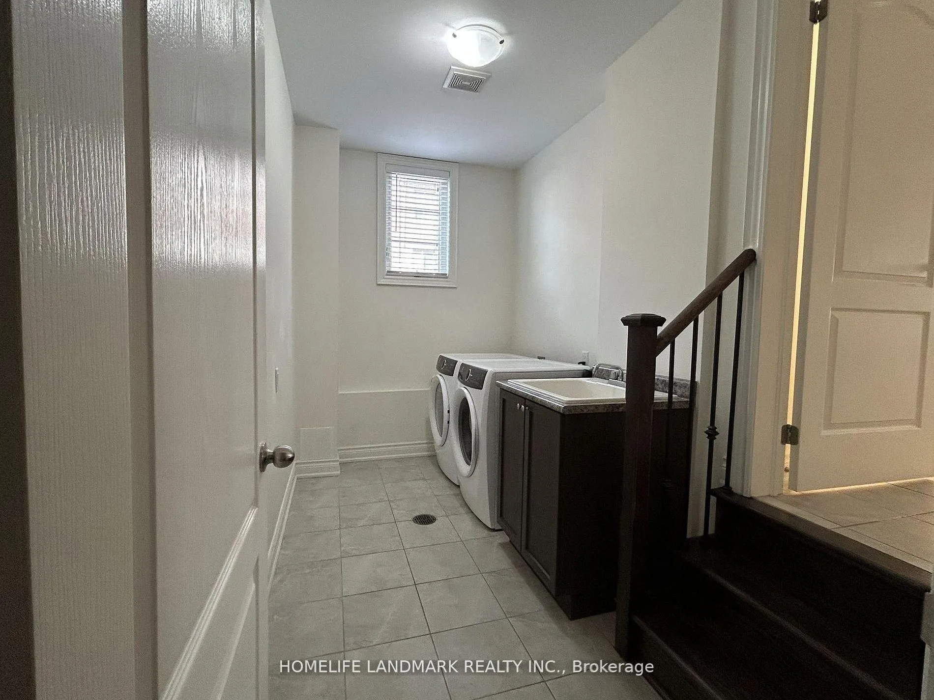 Photo 7 of 3 Temple Manor Road, Brampton, Bram West — HOMEH
