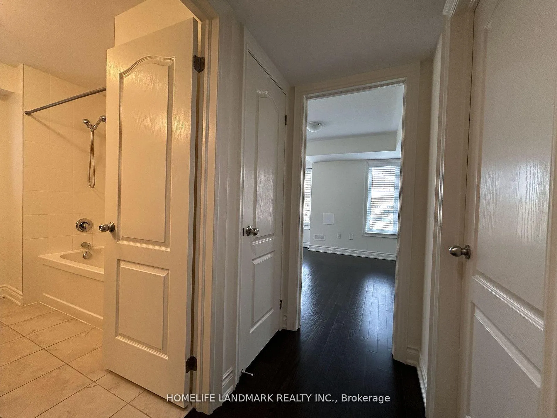 Photo 9 of 3 Temple Manor Road, Brampton, Bram West — HOMEH