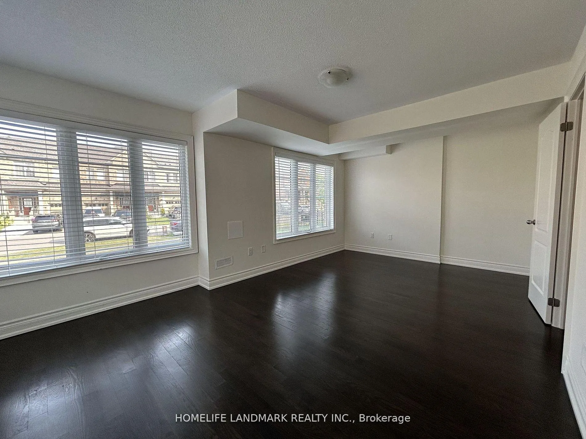 Photo 11 of 3 Temple Manor Road, Brampton, Bram West — HOMEH