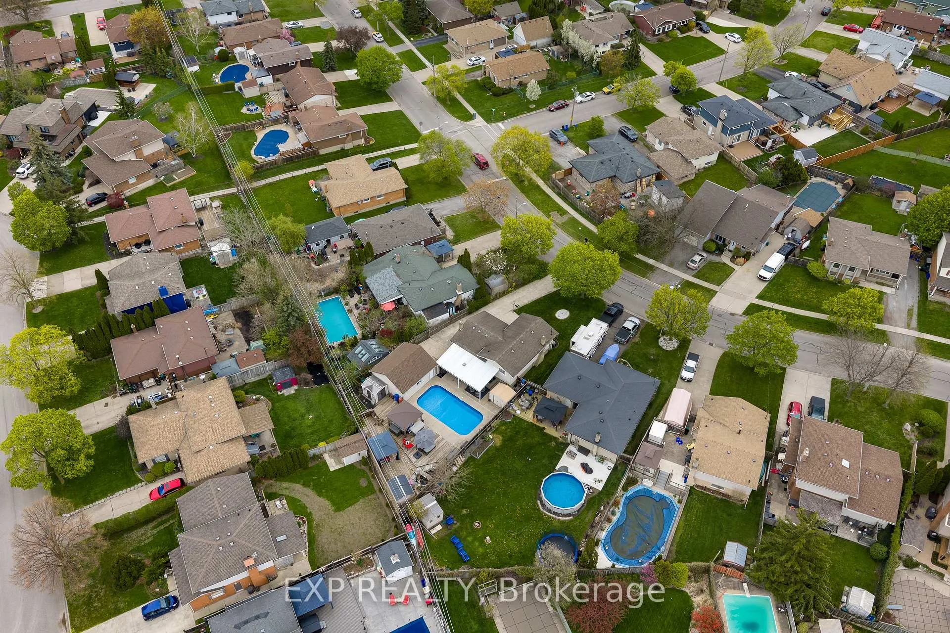 Photo 4 of 64 Carriage Road, St. Catharines, Secord Woods — HOMEH