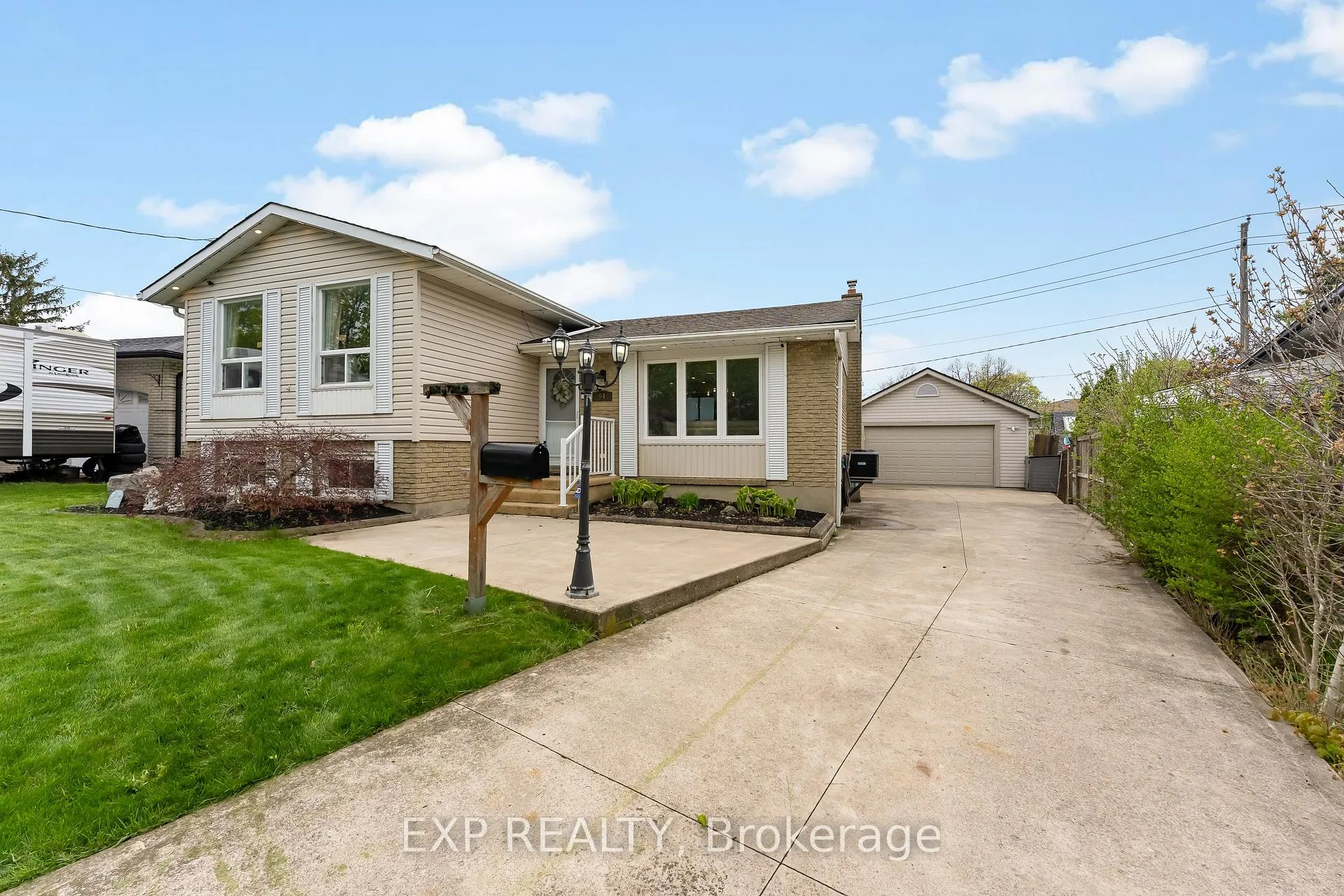 Photo 7 of 64 Carriage Road, St. Catharines, Secord Woods — HOMEH