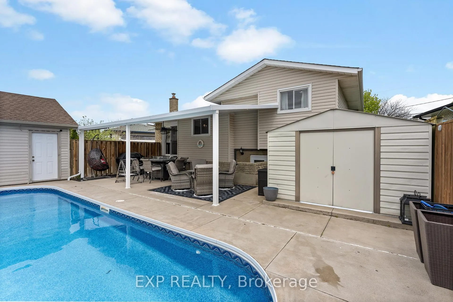 Photo 13 of 64 Carriage Road, St. Catharines, Secord Woods — HOMEH
