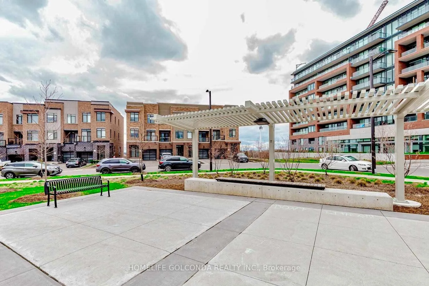 Photo 2 of Unit 818, 99 Eagle Rock Way, Vaughan, Maple — HOMEH