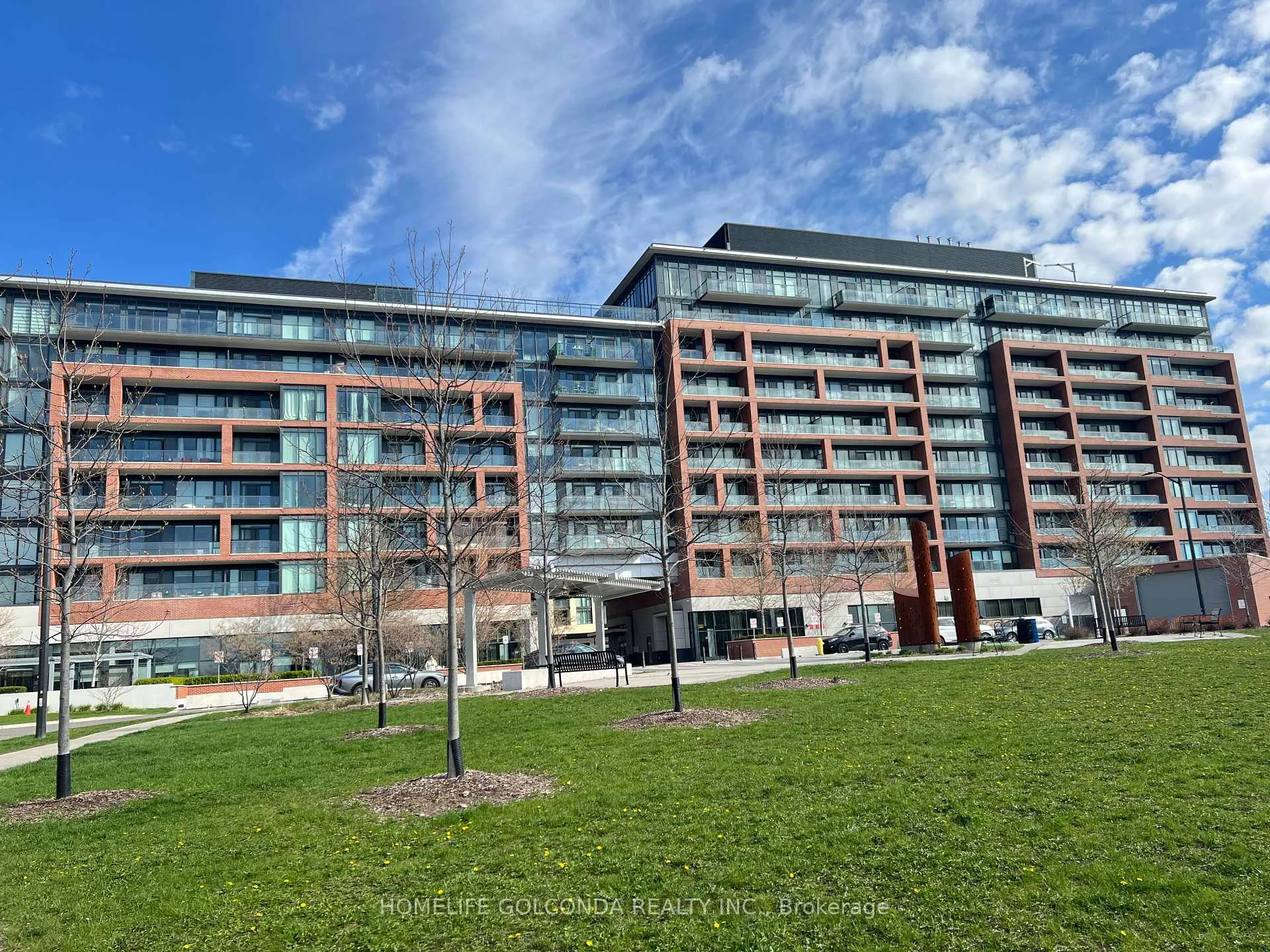 Photo 3 of Unit 818, 99 Eagle Rock Way, Vaughan, Maple — HOMEH