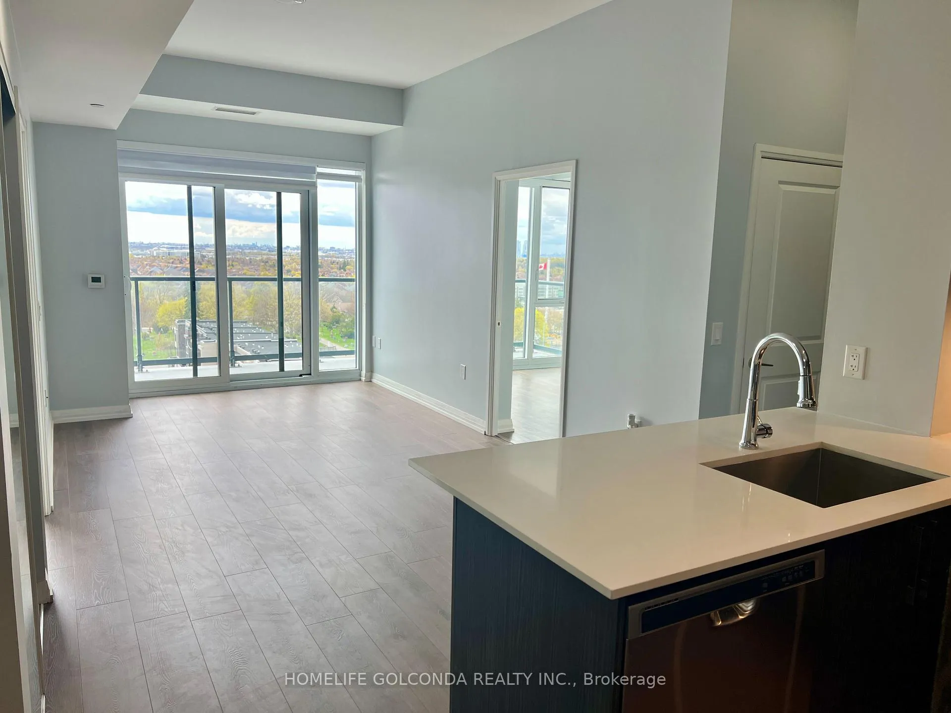 Photo 13 of Unit 818, 99 Eagle Rock Way, Vaughan, Maple — HOMEH